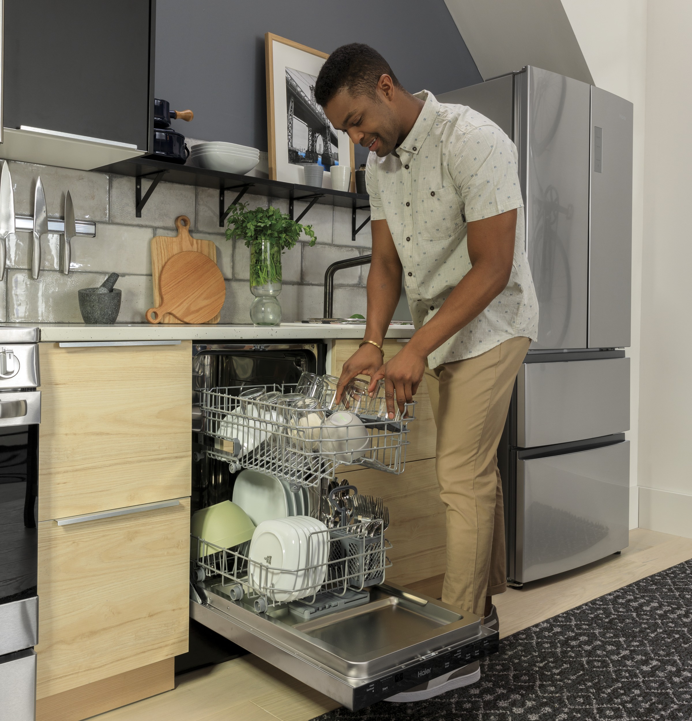 Haier ENERGY STAR® 18" Stainless Steel Interior Dishwasher with Sanitize CycleHaier ENERGY STAR® 18" Stainless Steel Interior Dishwasher with Sanitize Cycle view 39