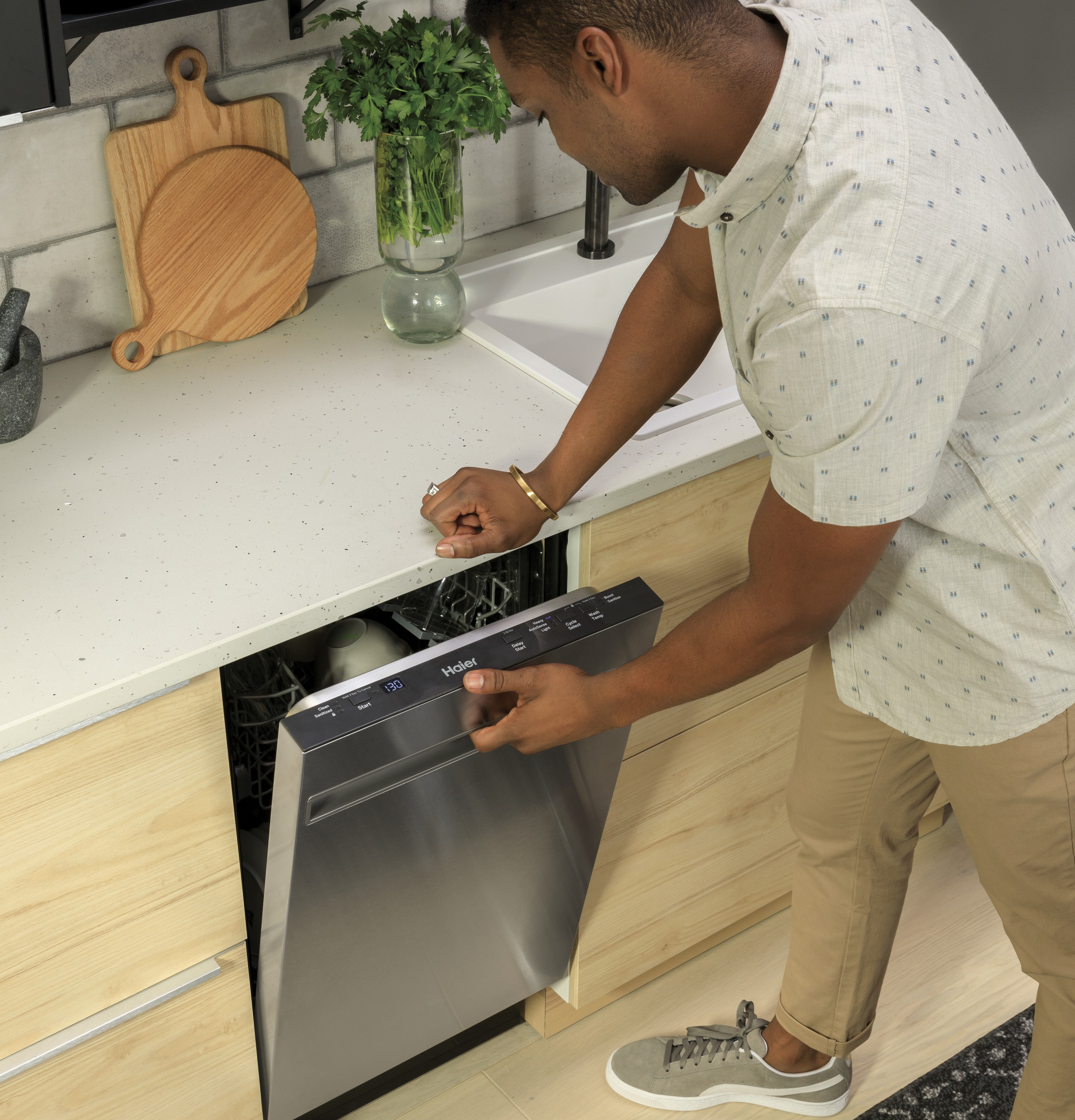 Haier ENERGY STAR® 18" Stainless Steel Interior Dishwasher with Sanitize CycleHaier ENERGY STAR® 18" Stainless Steel Interior Dishwasher with Sanitize Cycle view 40