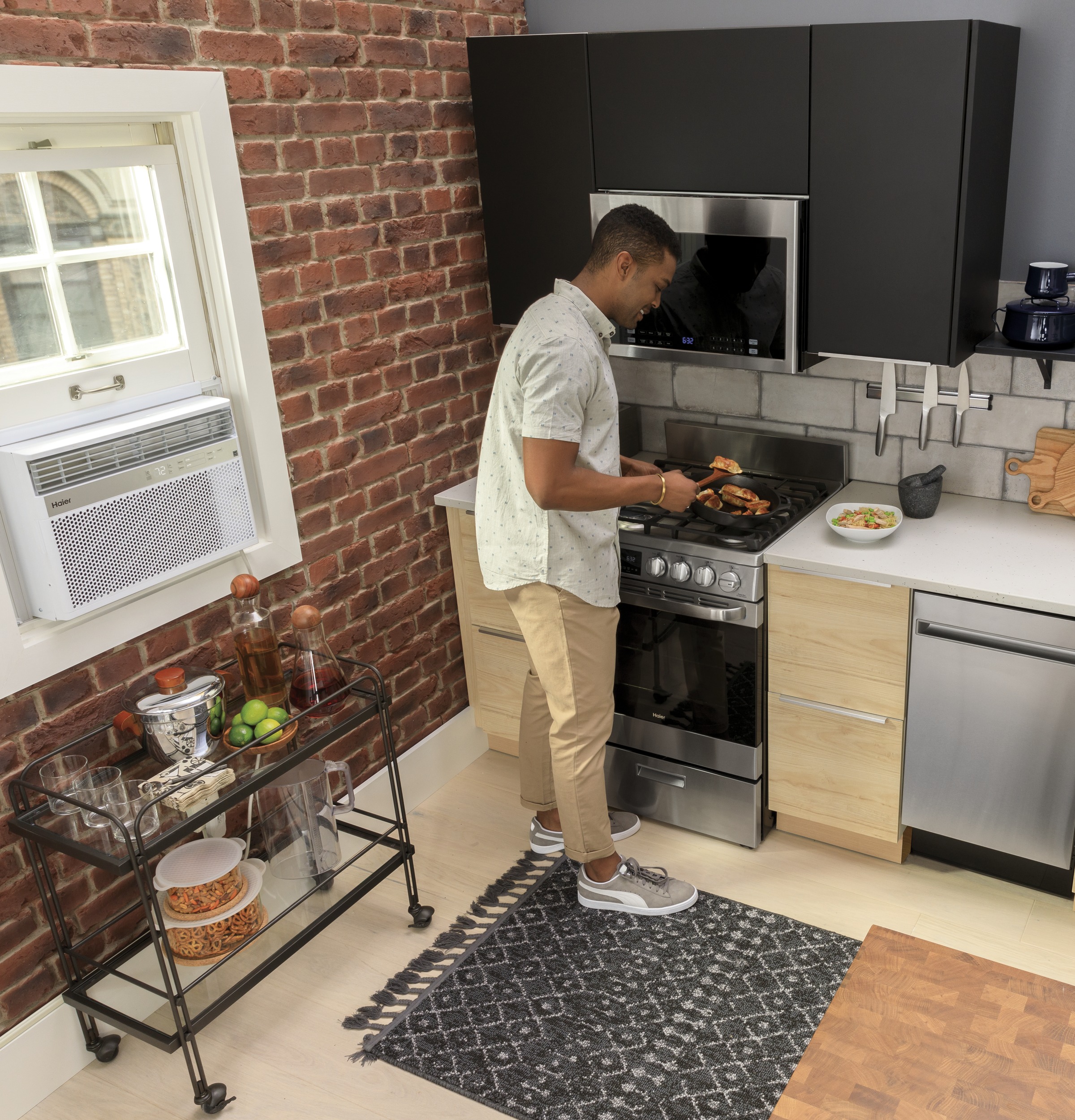 Haier ENERGY STAR® 18" Stainless Steel Interior Dishwasher with Sanitize CycleHaier ENERGY STAR® 18" Stainless Steel Interior Dishwasher with Sanitize Cycle view 42