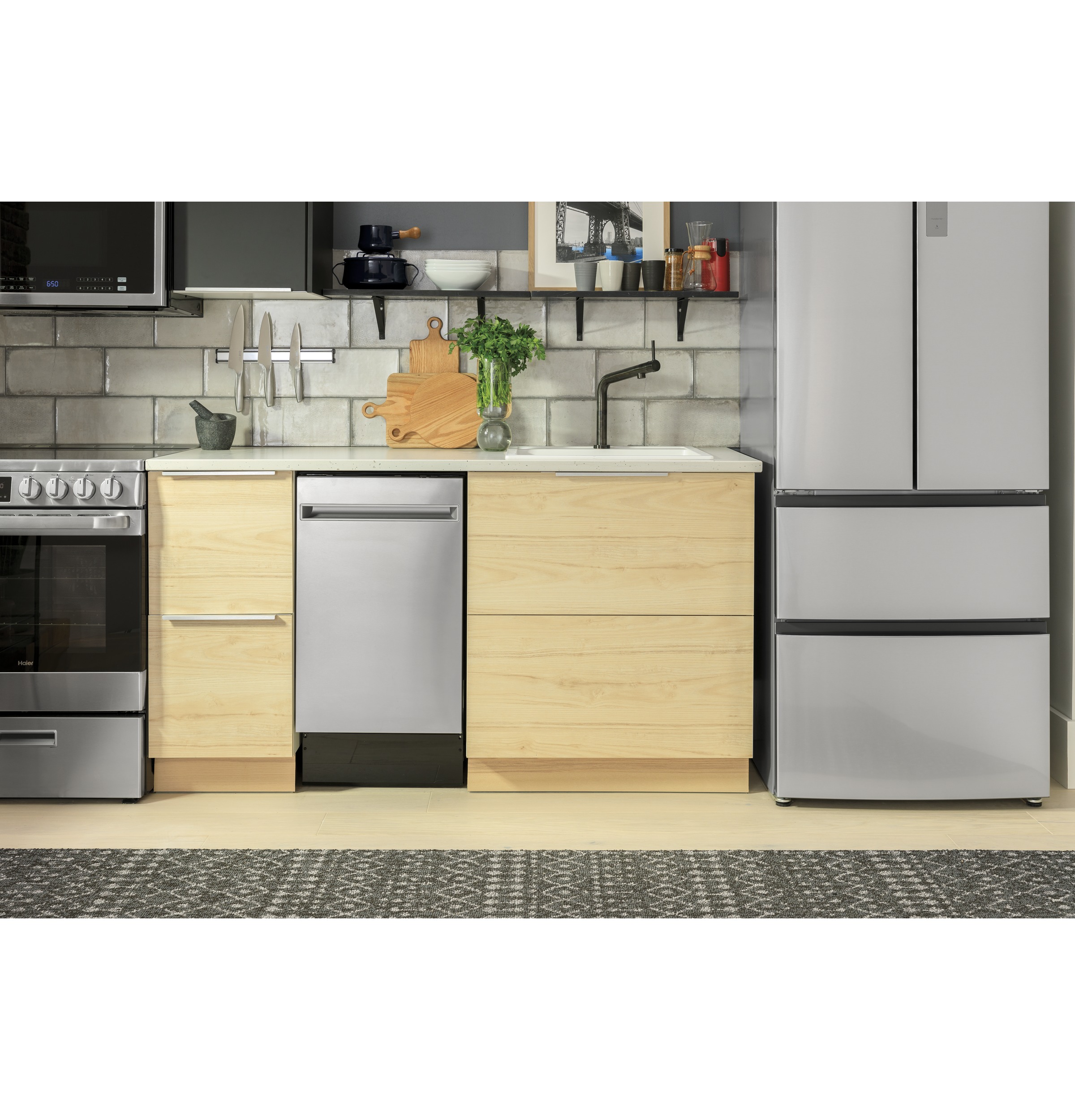 Haier ENERGY STAR® 18" Stainless Steel Interior Dishwasher with Sanitize CycleHaier ENERGY STAR® 18" Stainless Steel Interior Dishwasher with Sanitize Cycle view 34