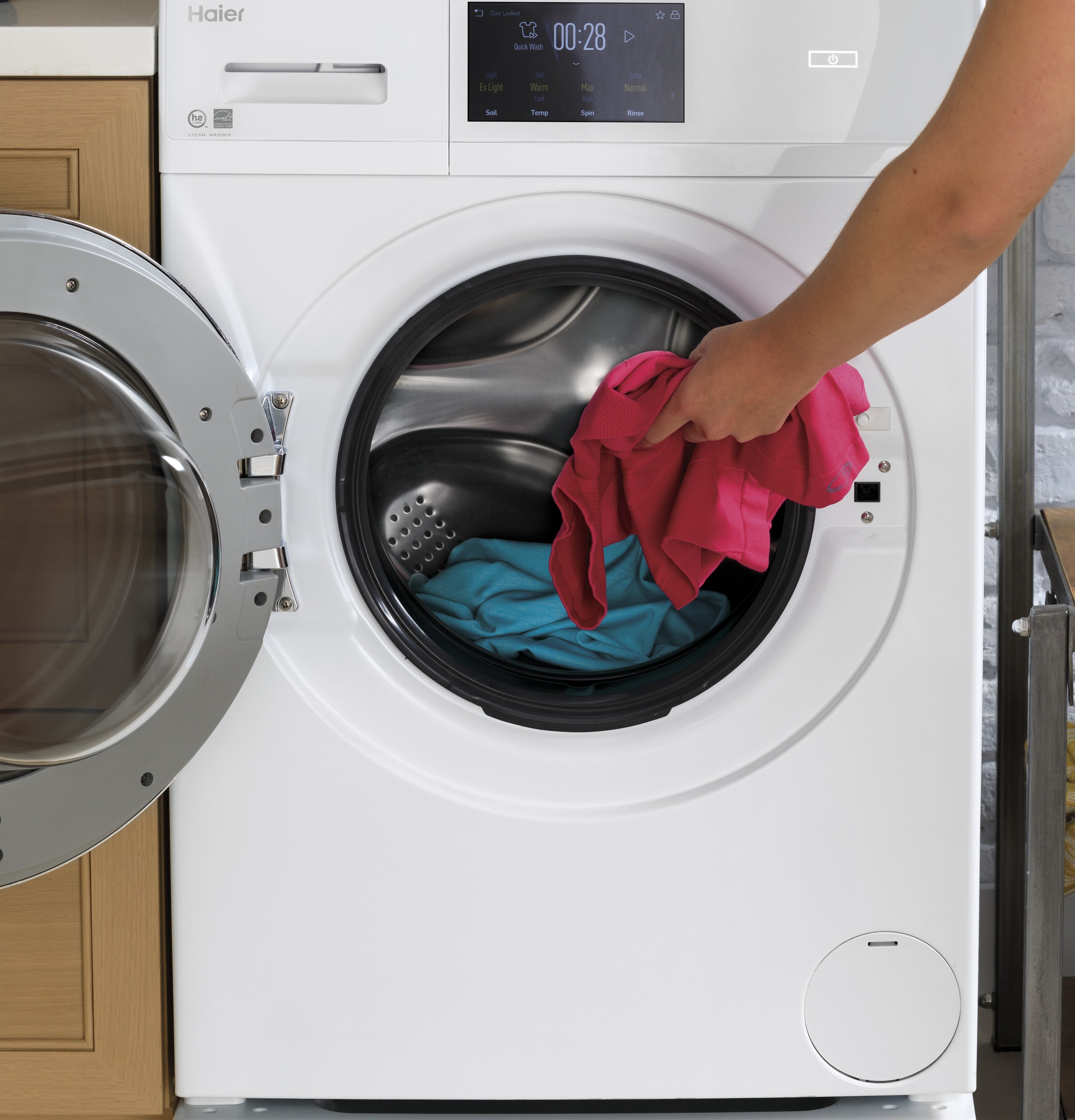 Haier ENERGY STAR® 2.4 Cu. Ft. Smart Frontload Washer QFW150SSNWW