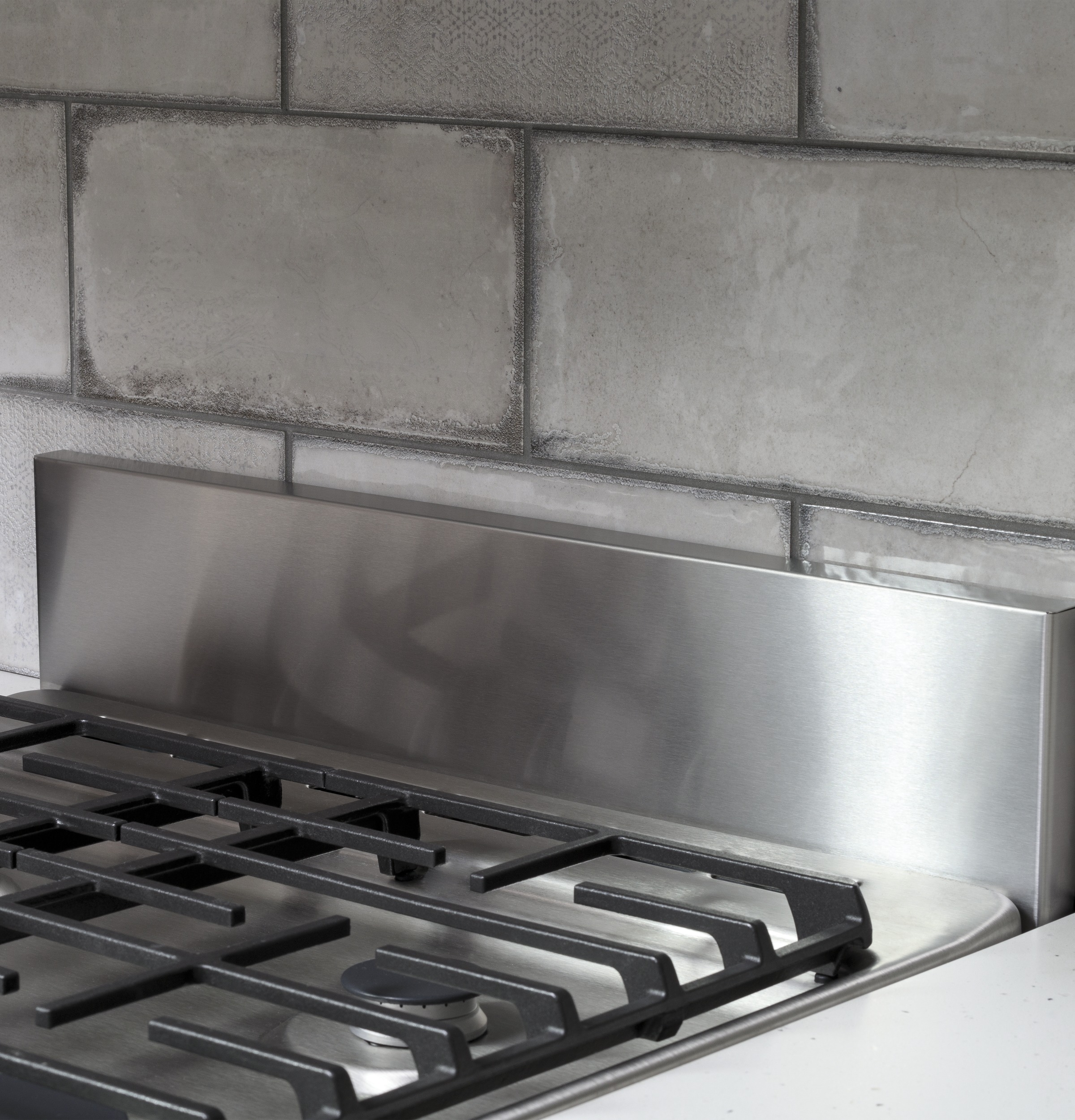 24" 2.9 Cu. Ft. Gas Free-standing Range With Convection And Modular Backguard QGAS740RMSS