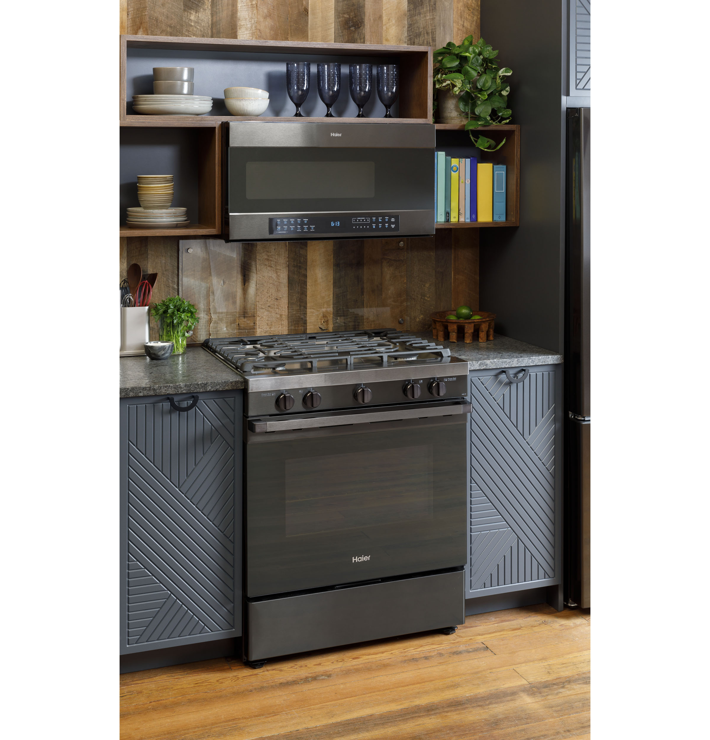 30" Smart Slide-In Gas Range with Convection30" Smart Slide-In Gas Range with Convection QGSS740BNTS