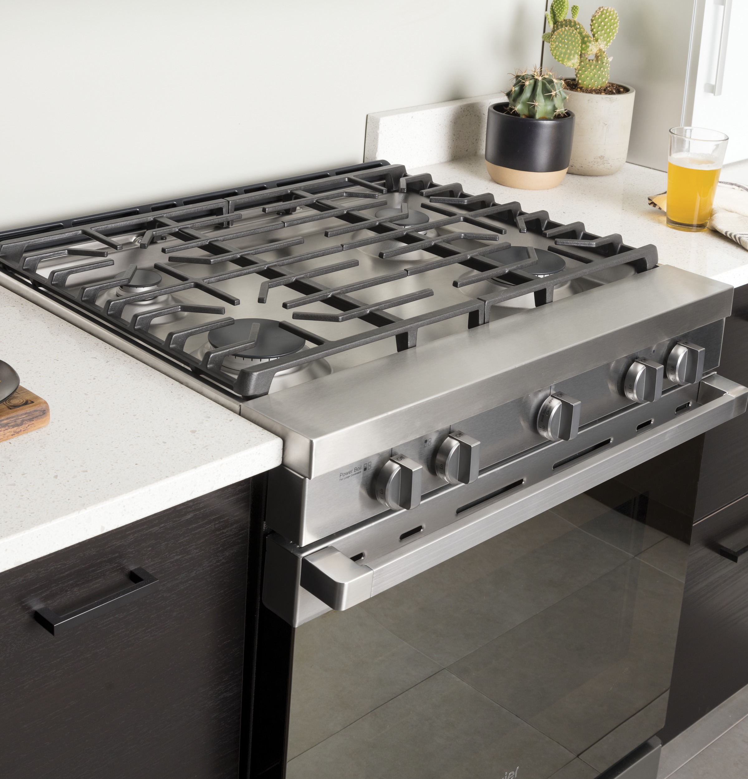 30" Smart Slide-In Gas Range with Convection30" Smart Slide-In Gas Range with Convection QGSS740RNSS