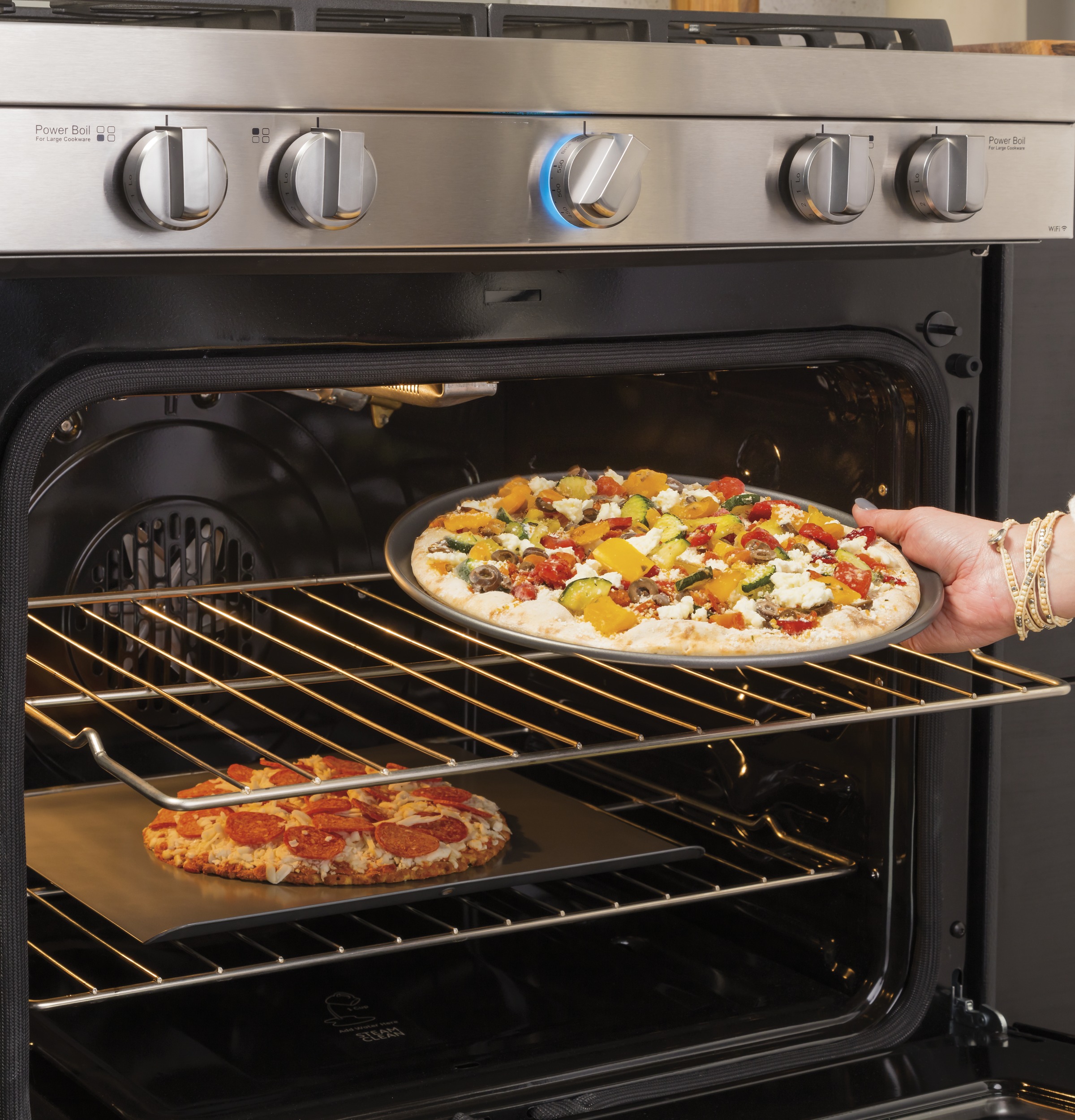 30" Smart Slide-In Gas Range with Convection30" Smart Slide-In Gas Range with Convection QGSS740RNSS