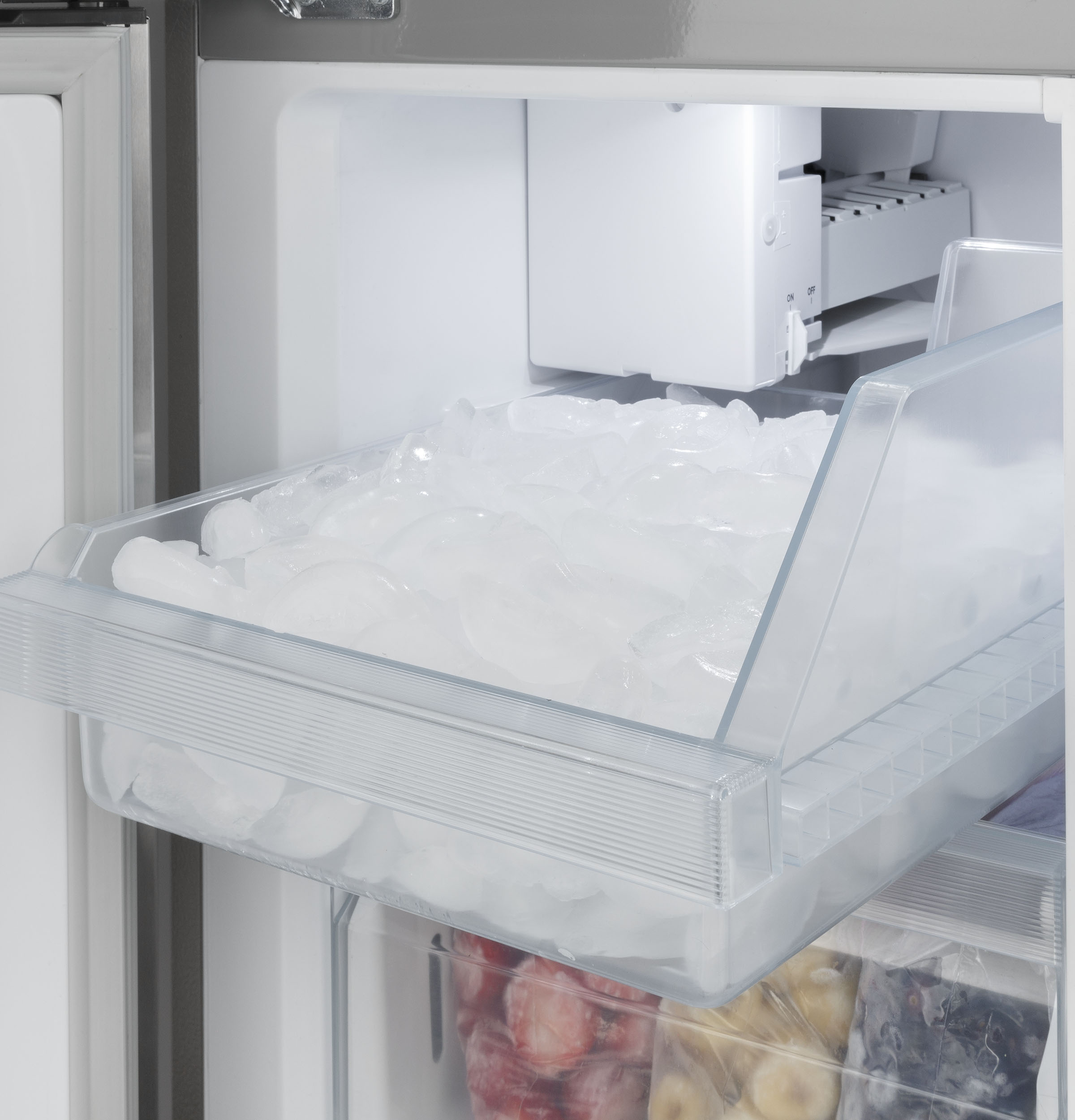 Haier ENERGY STAR® 16.8 Cu. Ft. Quad Door RefrigeratorHaier ENERGY STAR® 16.8 Cu. Ft. Quad Door Refrigerator view 23
