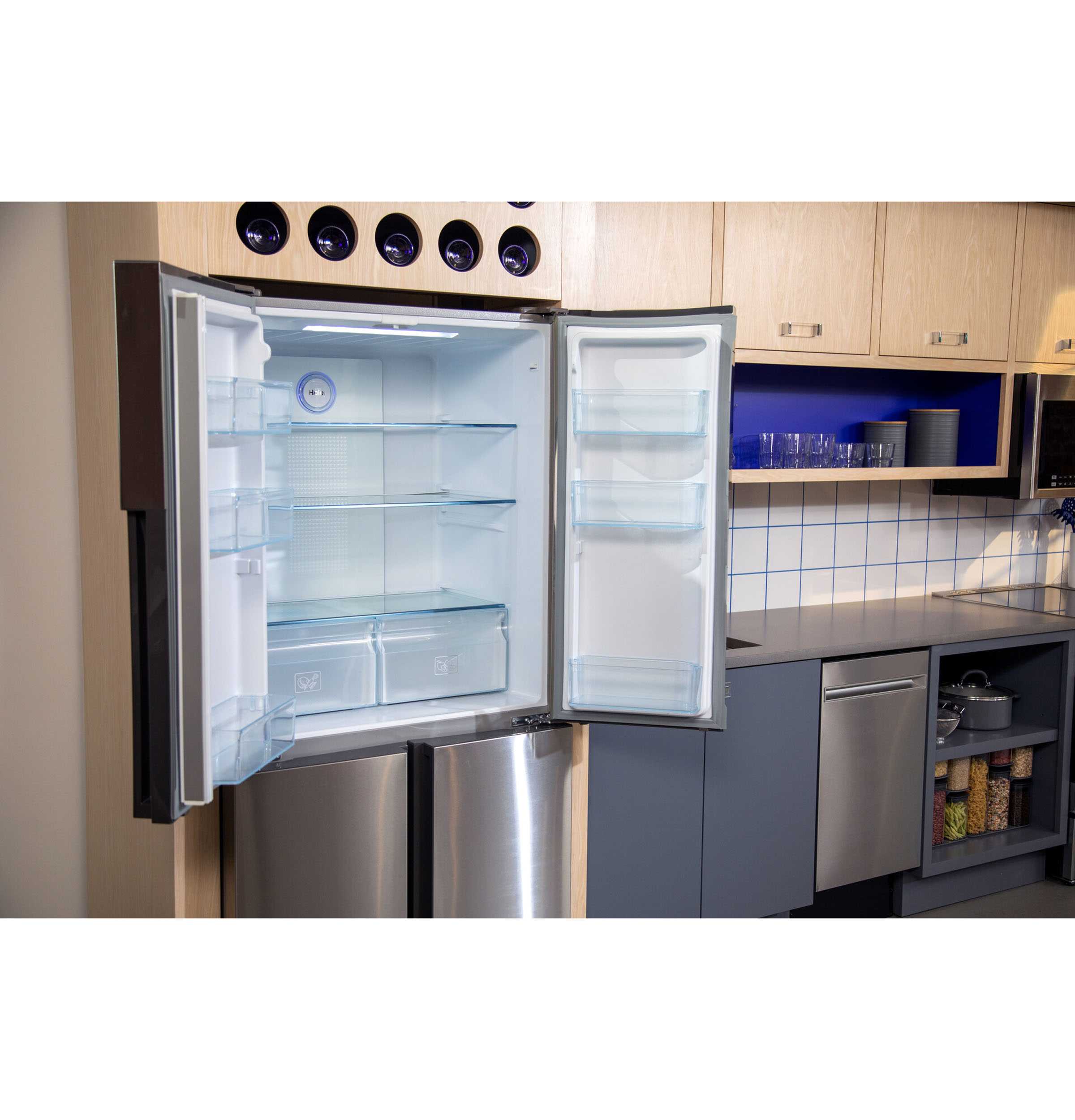 Haier ENERGY STAR® 16.8 Cu. Ft. Quad Door RefrigeratorHaier ENERGY STAR® 16.8 Cu. Ft. Quad Door Refrigerator view 9