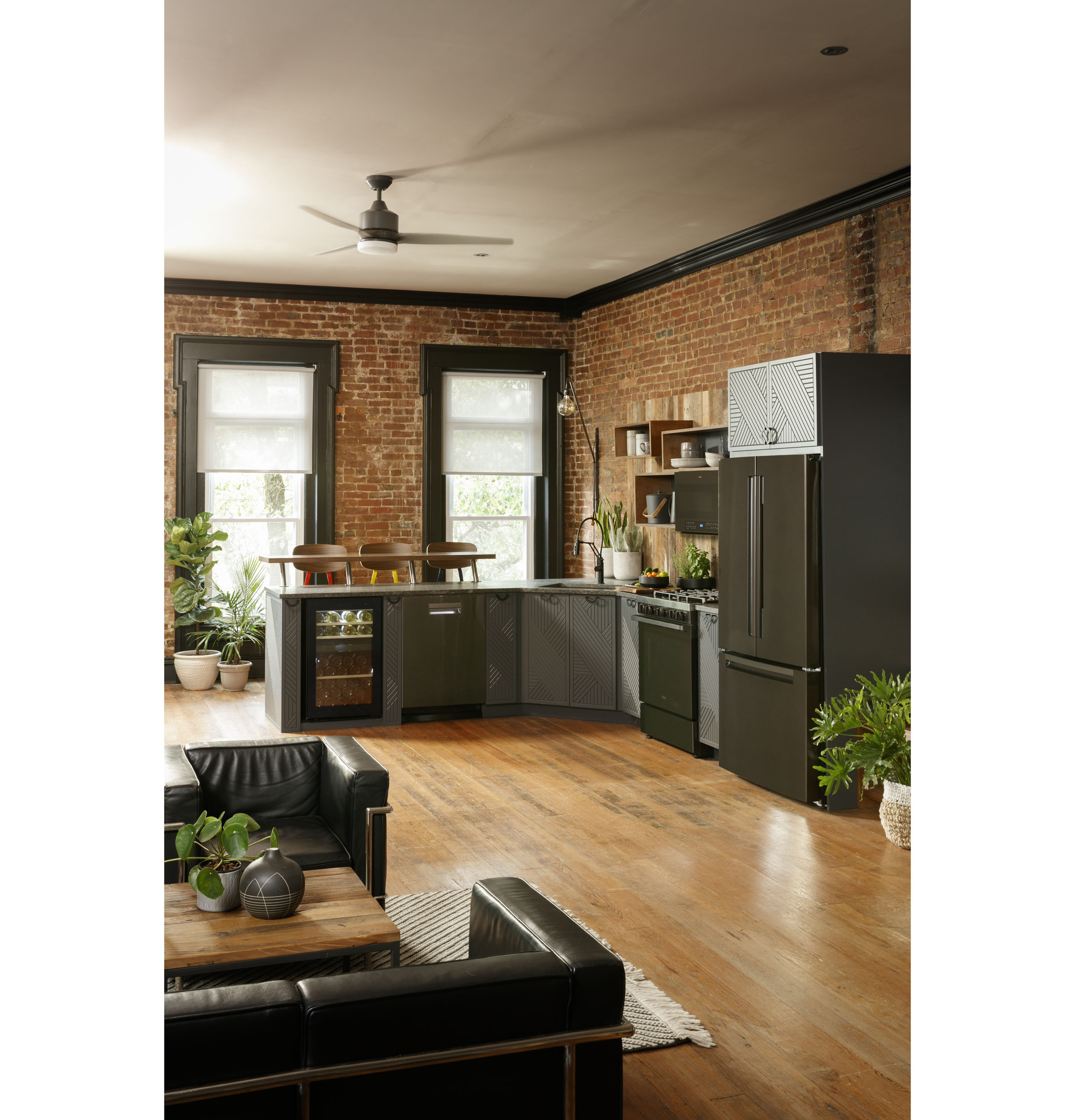 Haier ENERGY STAR® 27.0 Cu. Ft. French-Door RefrigeratorHaier ENERGY STAR® 27.0 Cu. Ft. French-Door Refrigerator view 9