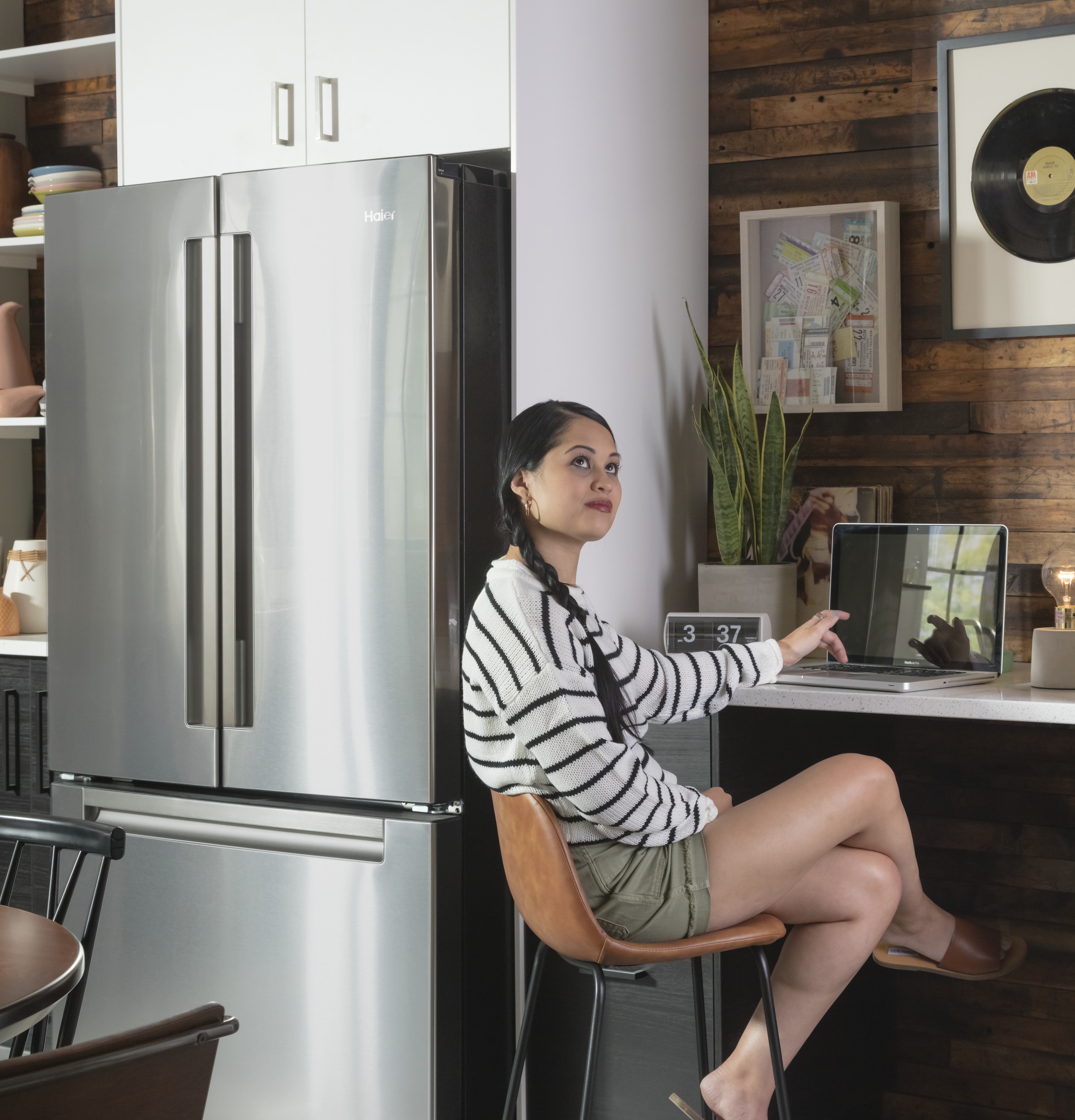 ENERGY STAR® 27.0 Cu. Ft. French-Door RefrigeratorENERGY STAR® 27.0 Cu. Ft. French-Door Refrigerator QNE27JSMSS