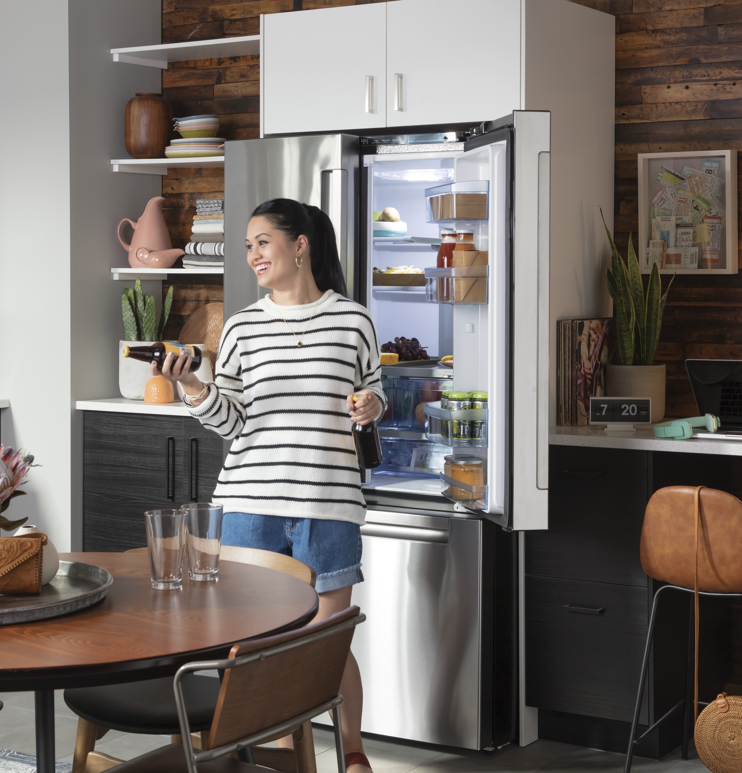 ENERGY STAR® 27.0 Cu. Ft. French-Door RefrigeratorENERGY STAR® 27.0 Cu. Ft. French-Door Refrigerator QNE27JSMSS