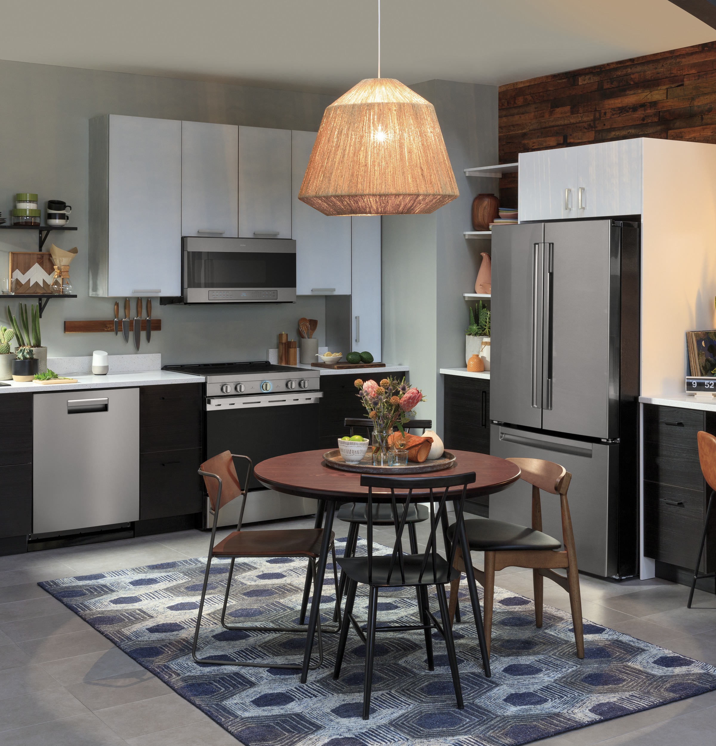 Haier ENERGY STAR® 27.0 Cu. Ft. Fingerprint Resistant French-Door RefrigeratorHaier ENERGY STAR® 27.0 Cu. Ft. Fingerprint Resistant French-Door Refrigerator view 7