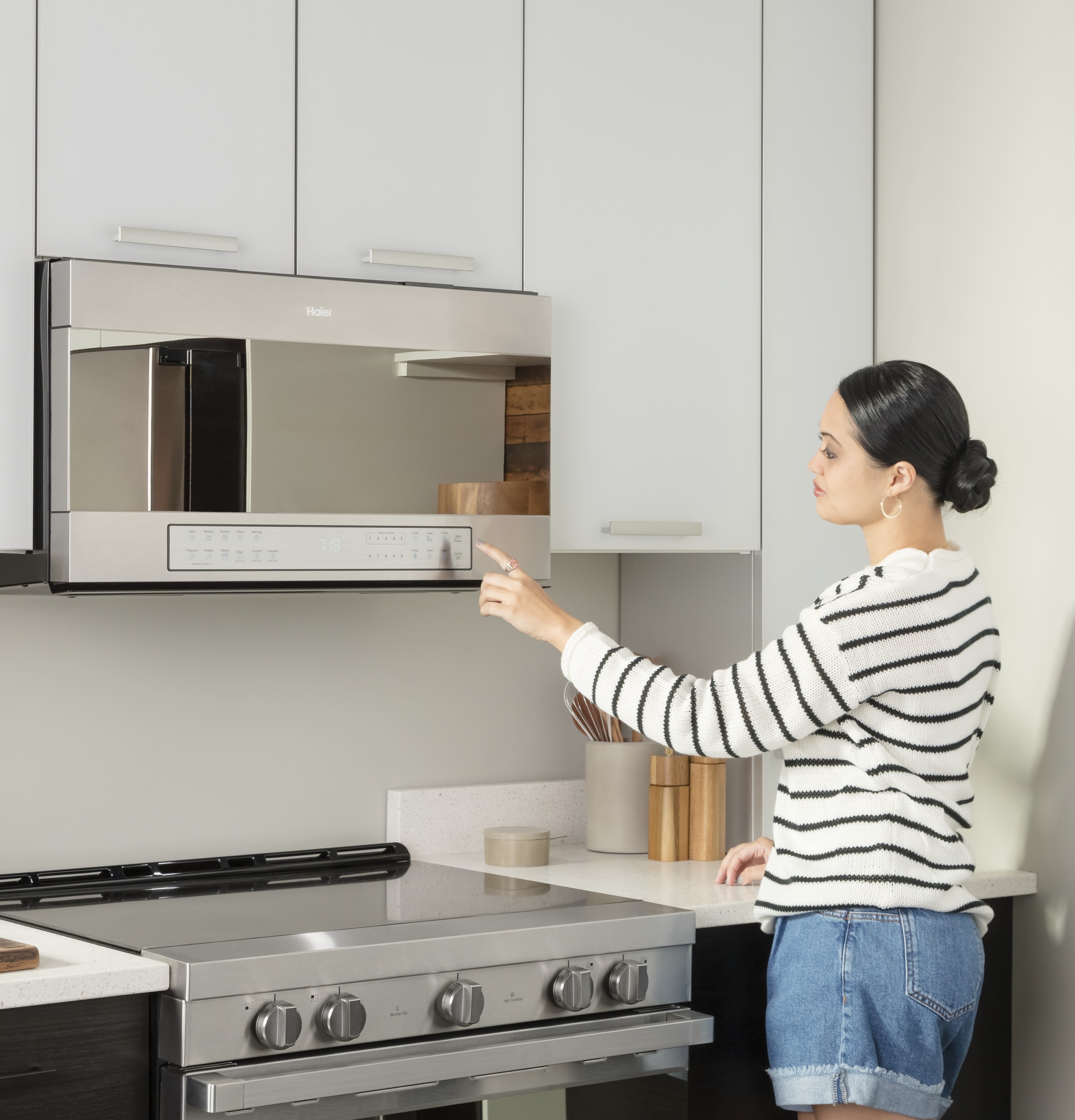 30" Smart Slide-In Electric Range with Convection30" Smart Slide-In Electric Range with Convection QSS740RNSS