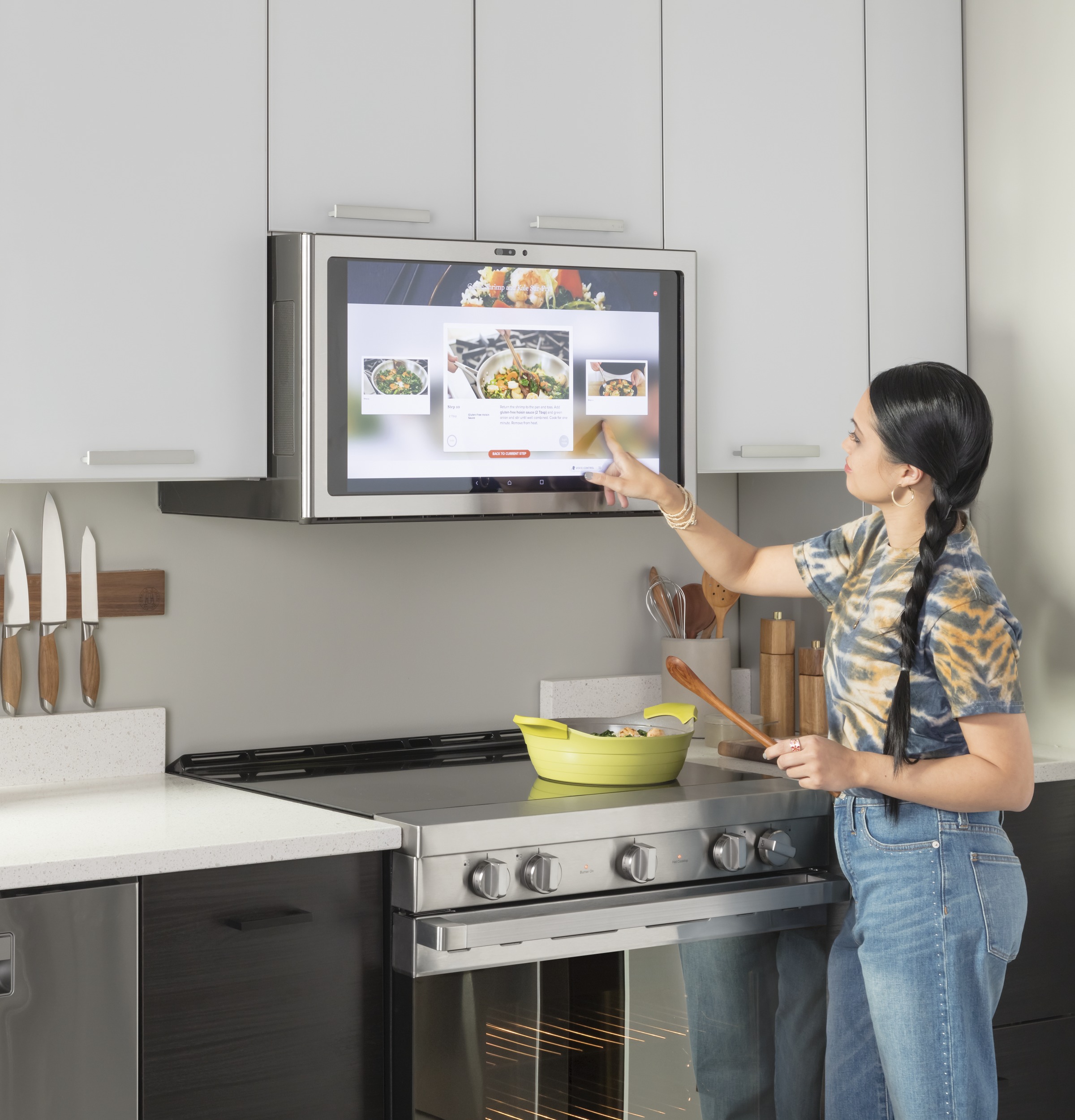 30" Smart Slide-In Electric Range with Convection30" Smart Slide-In Electric Range with Convection QSS740RNSS