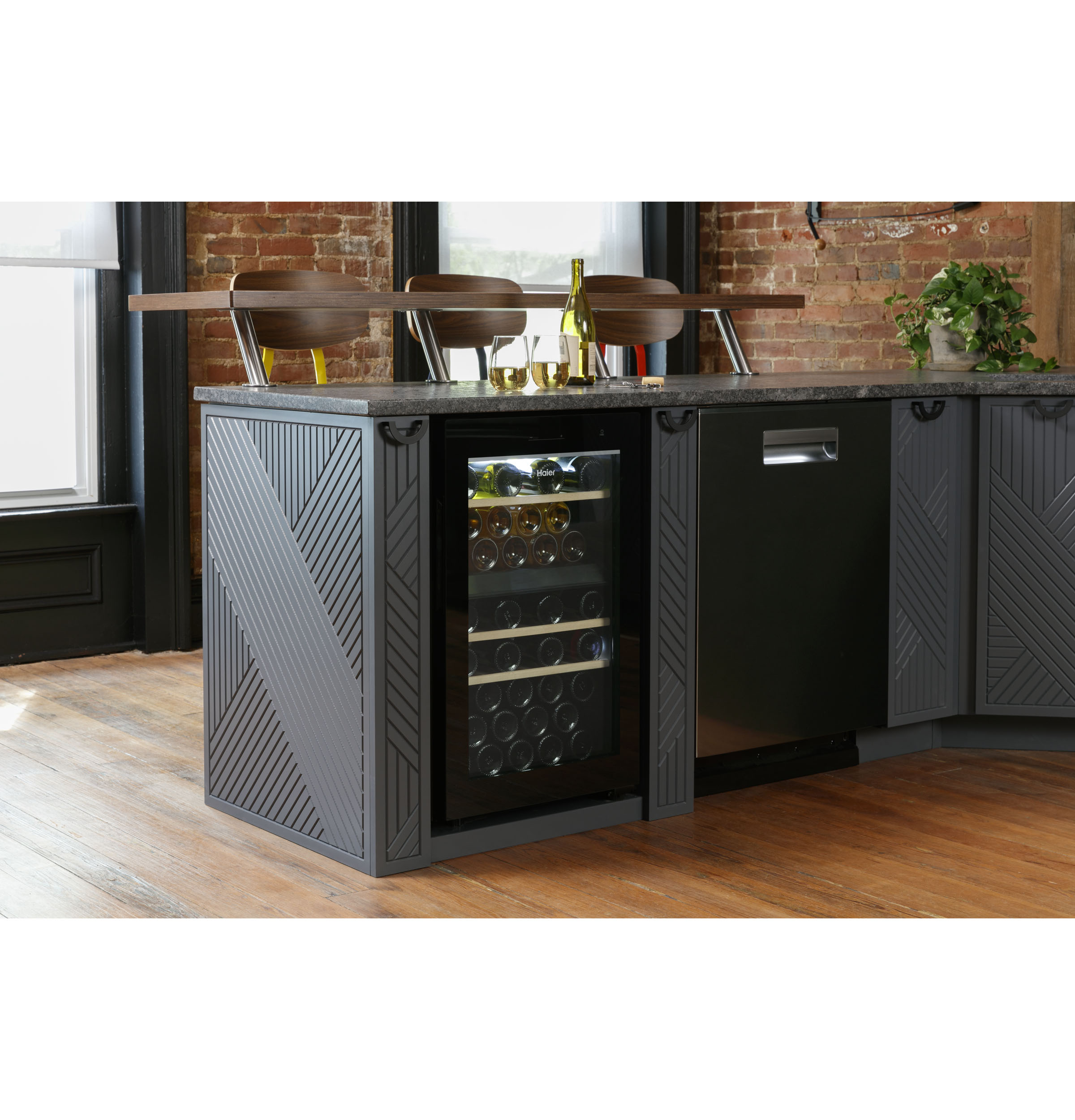Haier Wine CenterHaier Wine Center QWR04DGRGB