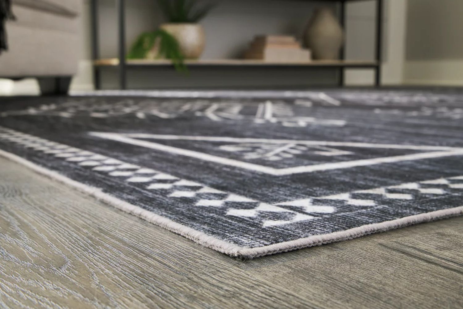 Arloman Black And Cream Medium Rug R405932