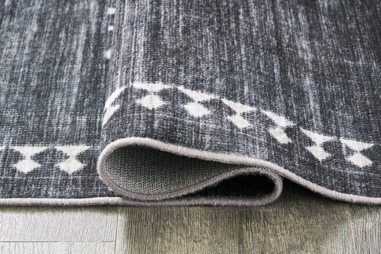Arloman Black And Cream Medium Rug R405932