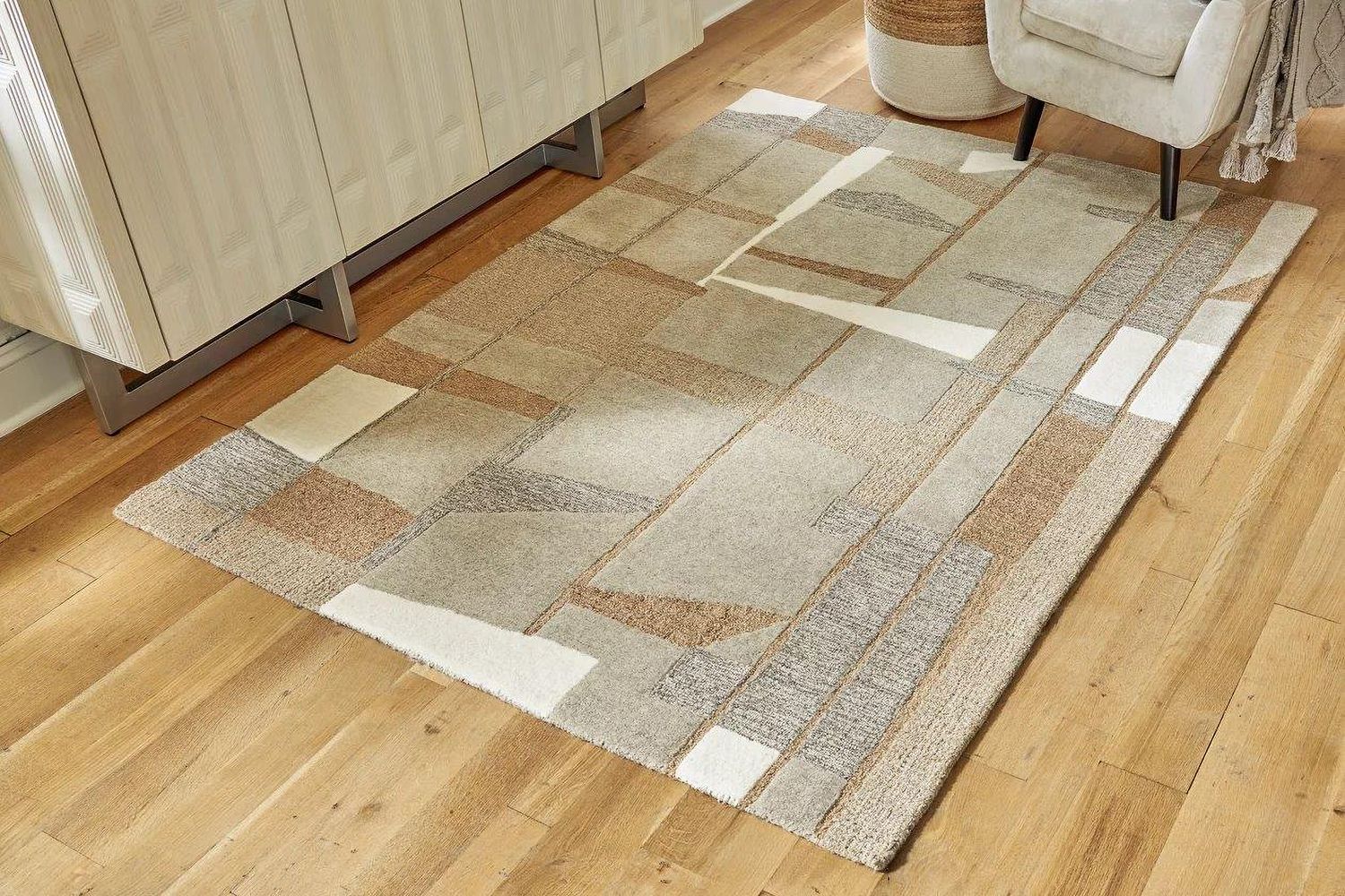 Abbotton 5 ft x 7 ft Rug In Gray and Taupe R406332
