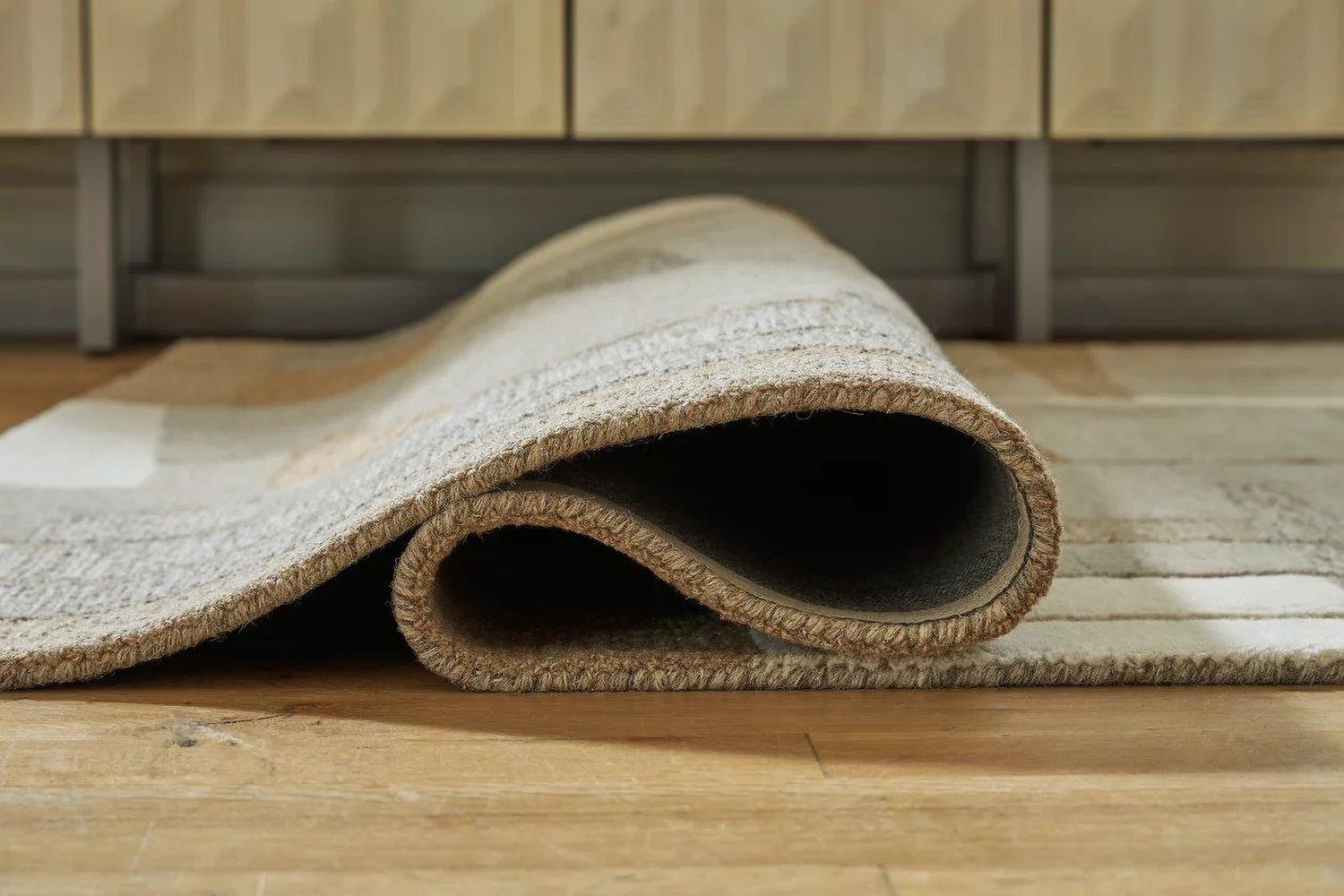 Abbotton 5 ft x 7 ft Rug In Gray and Taupe R406332