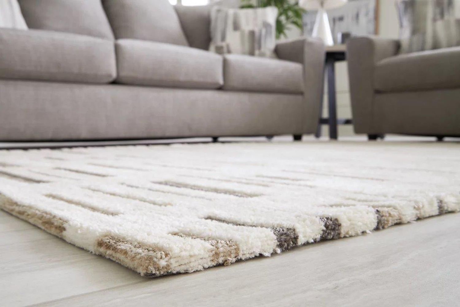 Leesdale 5 ft x 7 ft Rug In Ivory and Brown R406422
