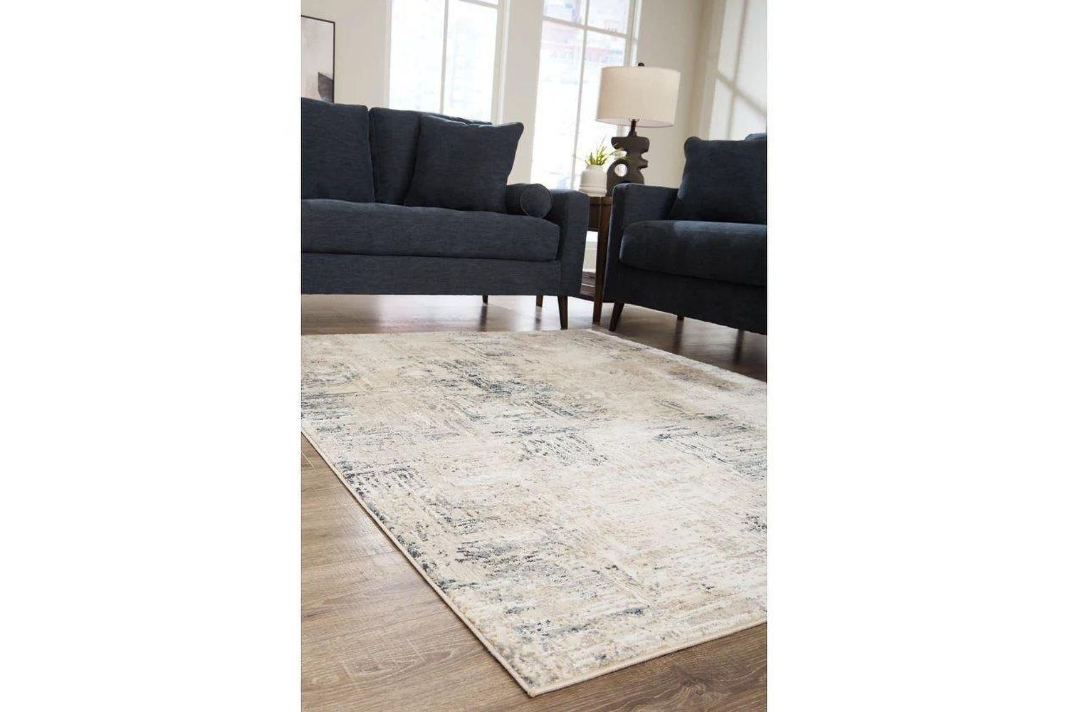Gentor 5 ft x 7 ft Rug In Blue and Ivory R406522