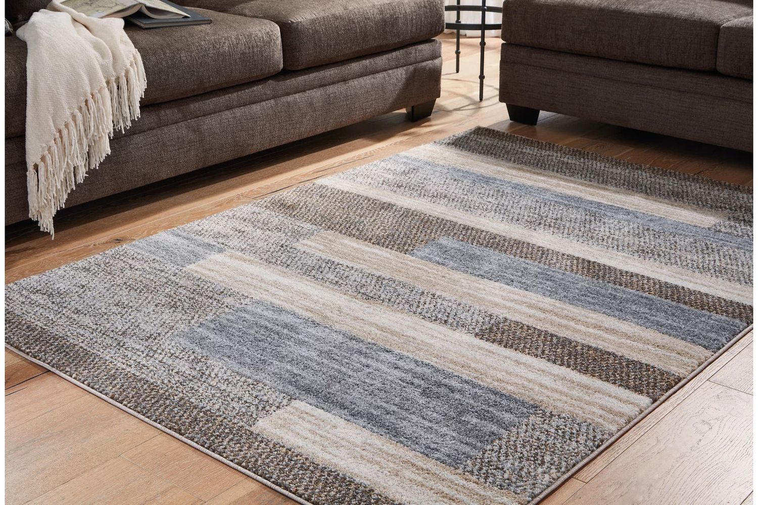 Sethburn Large Rug In Cream And Brown And Gray R406591