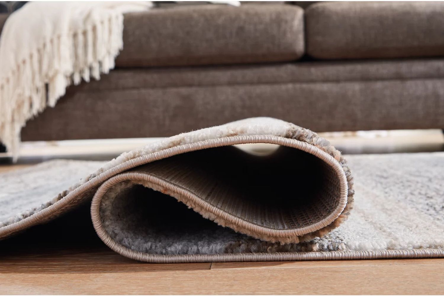 Sethburn Large Rug In Cream And Brown And Gray R406591