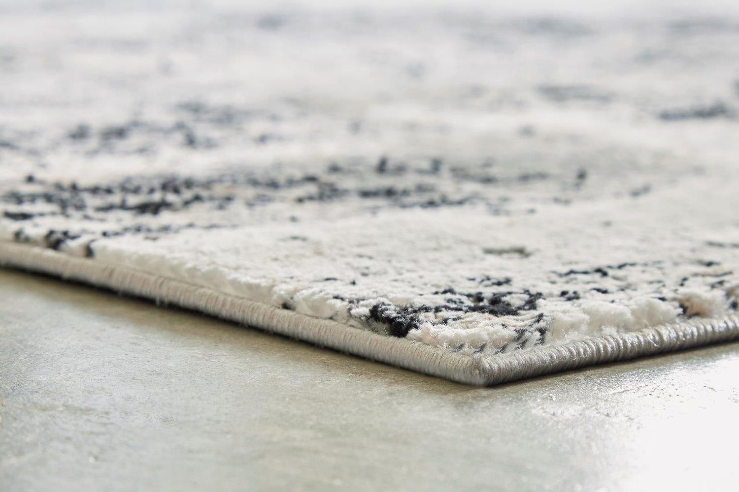 Langwell Extra Large Rug In Black and Gray R406780