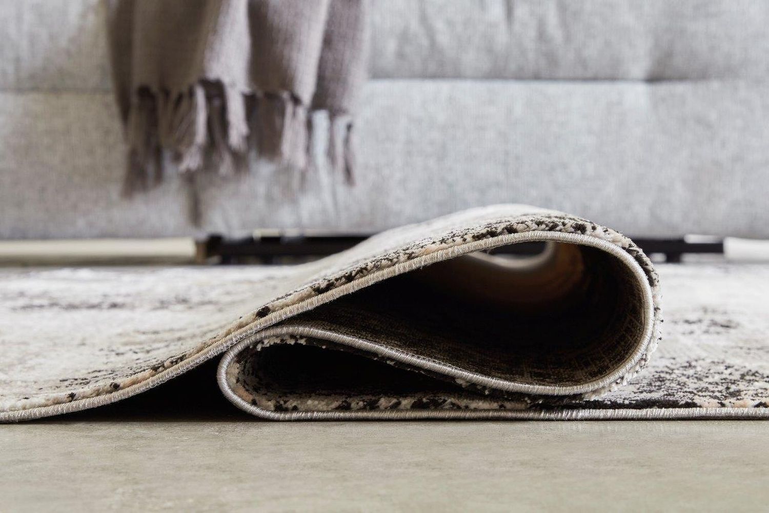 Langwell Extra Large Rug In Black and Gray R406780