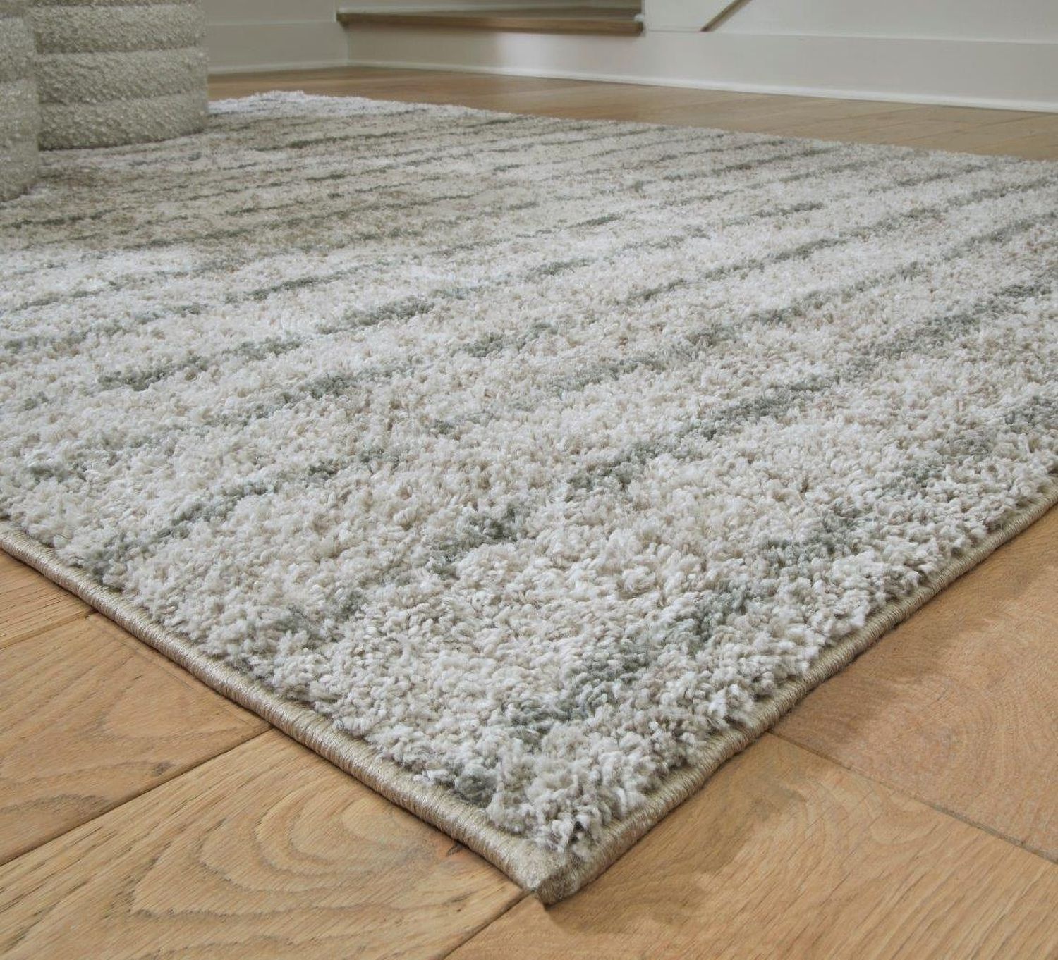 Laddway Medium Rug In Cream and Green R406882