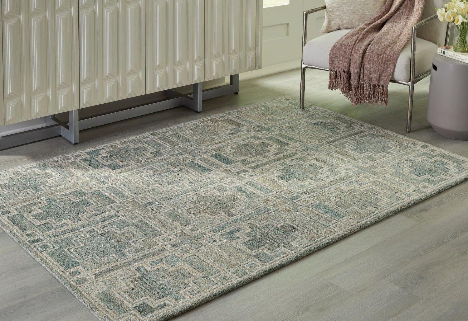Jossland Medium Rug In Ivory and Green R406912