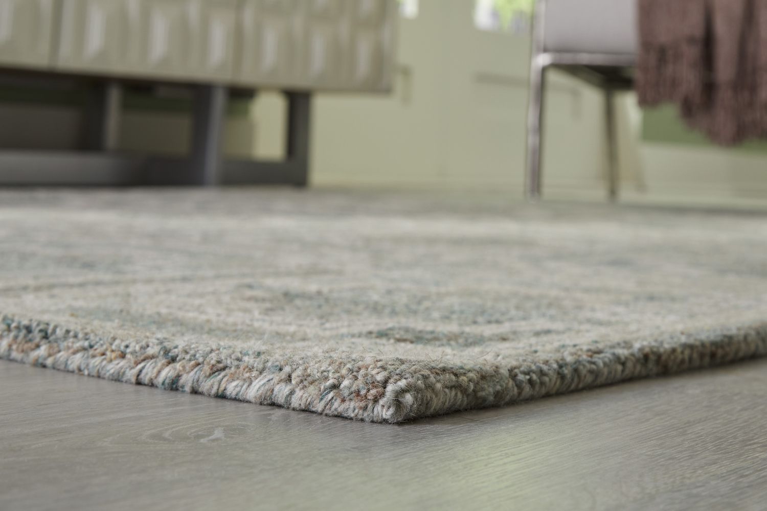 Jossland Medium Rug In Ivory and Green R406912