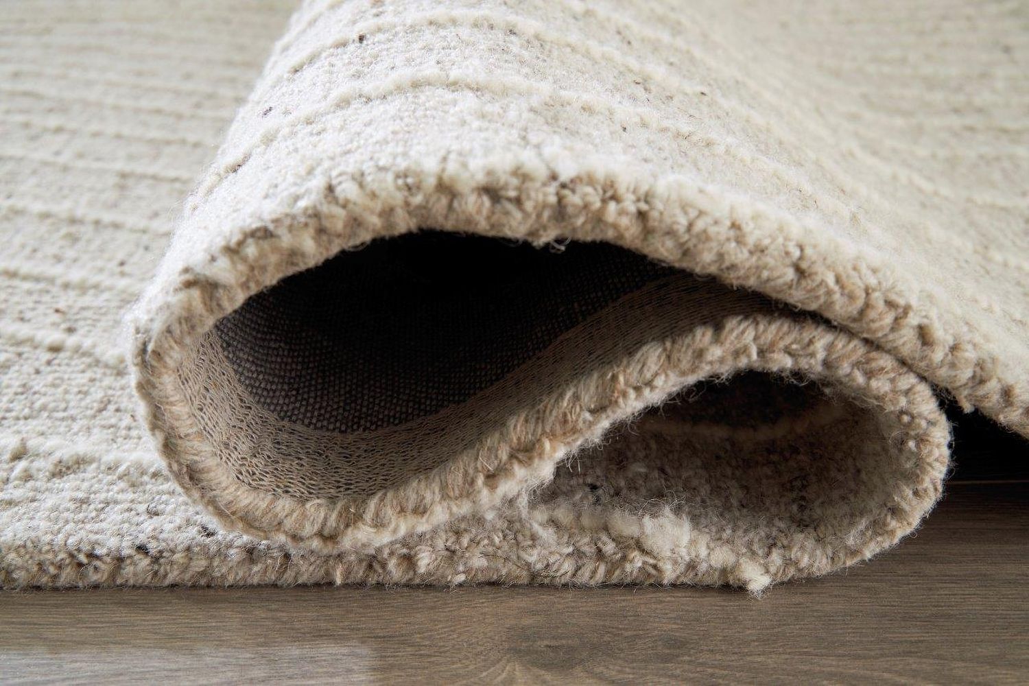 Varahill Medium Rug In Gray and Ivory R406932