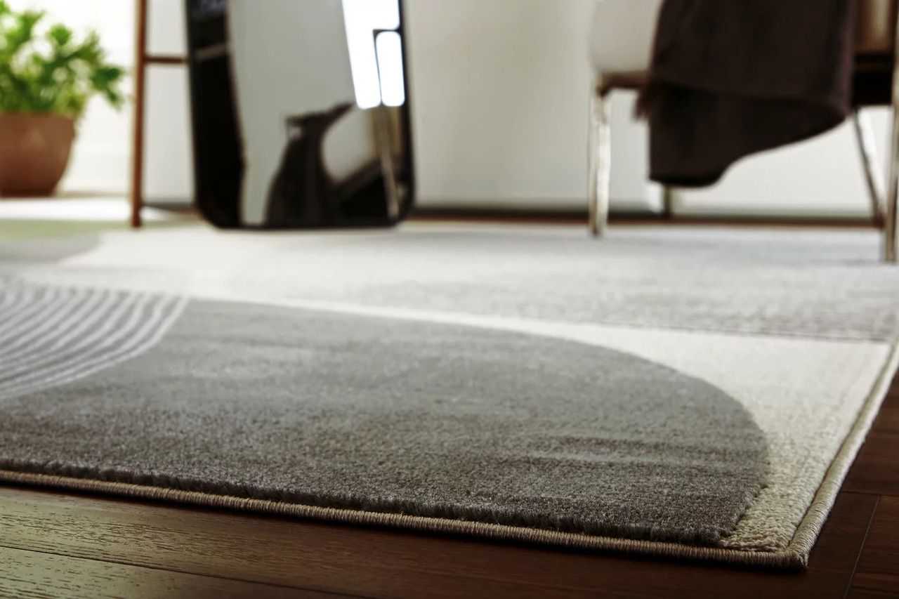 Winderburg Large Rug In Gray and Ivory R406951