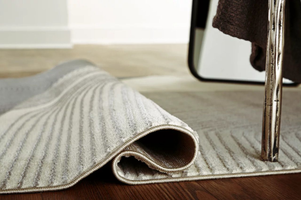 Winderburg Medium Rug In Gray and Ivory R406952