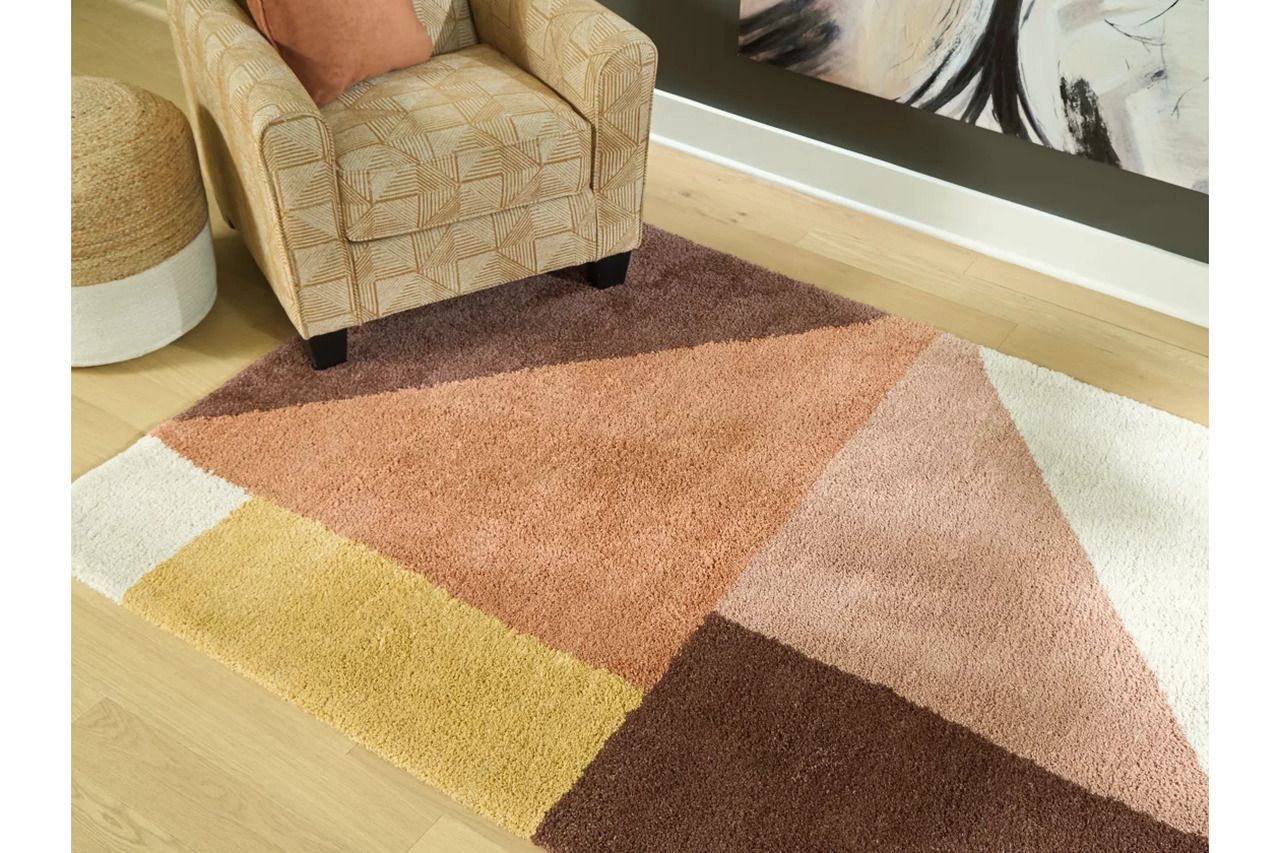 Gailmore 5' x 7' Rug In Cream/Pink/Gray R407172
