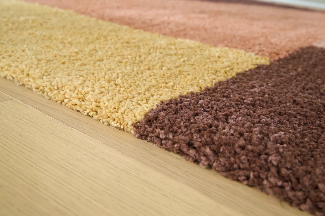 Gailmore 5' x 7' Rug In Cream/Pink/Gray R407172