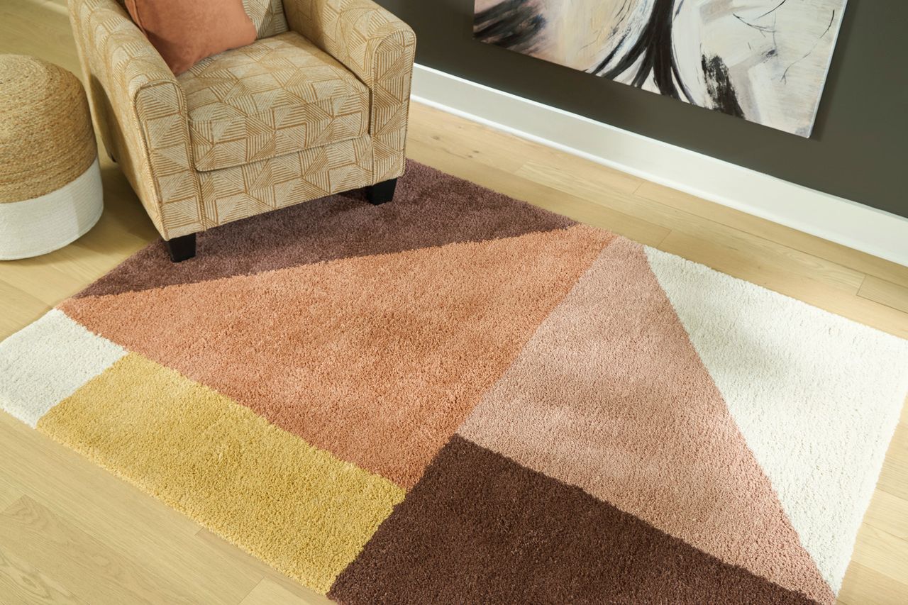 Gailmore 5' x 7' Rug In Cream/Pink/Gray R407172