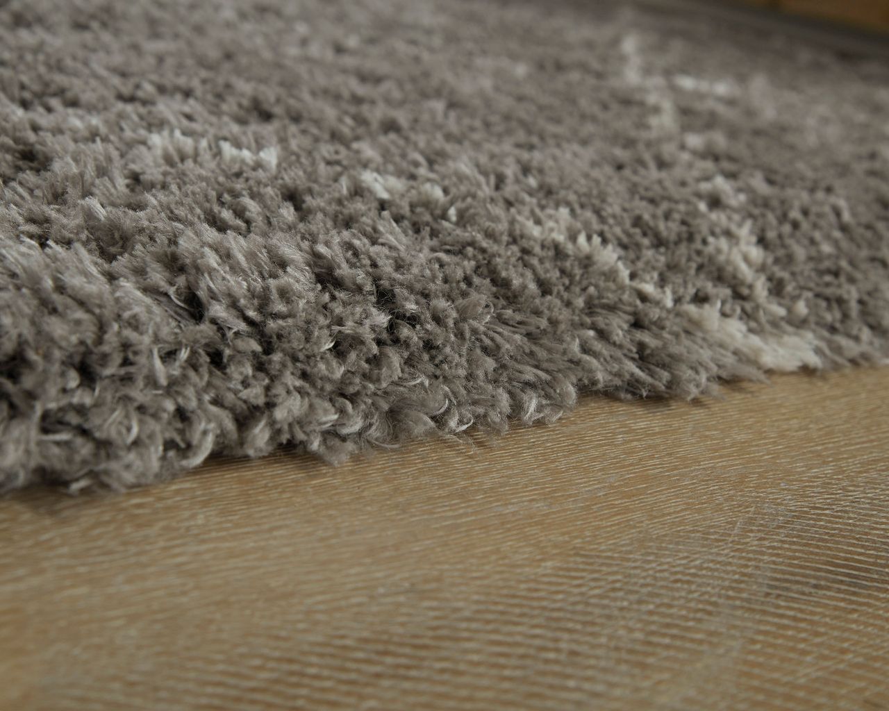 Wrenlow 5' x 7' Rug In Gray and Cream R407222