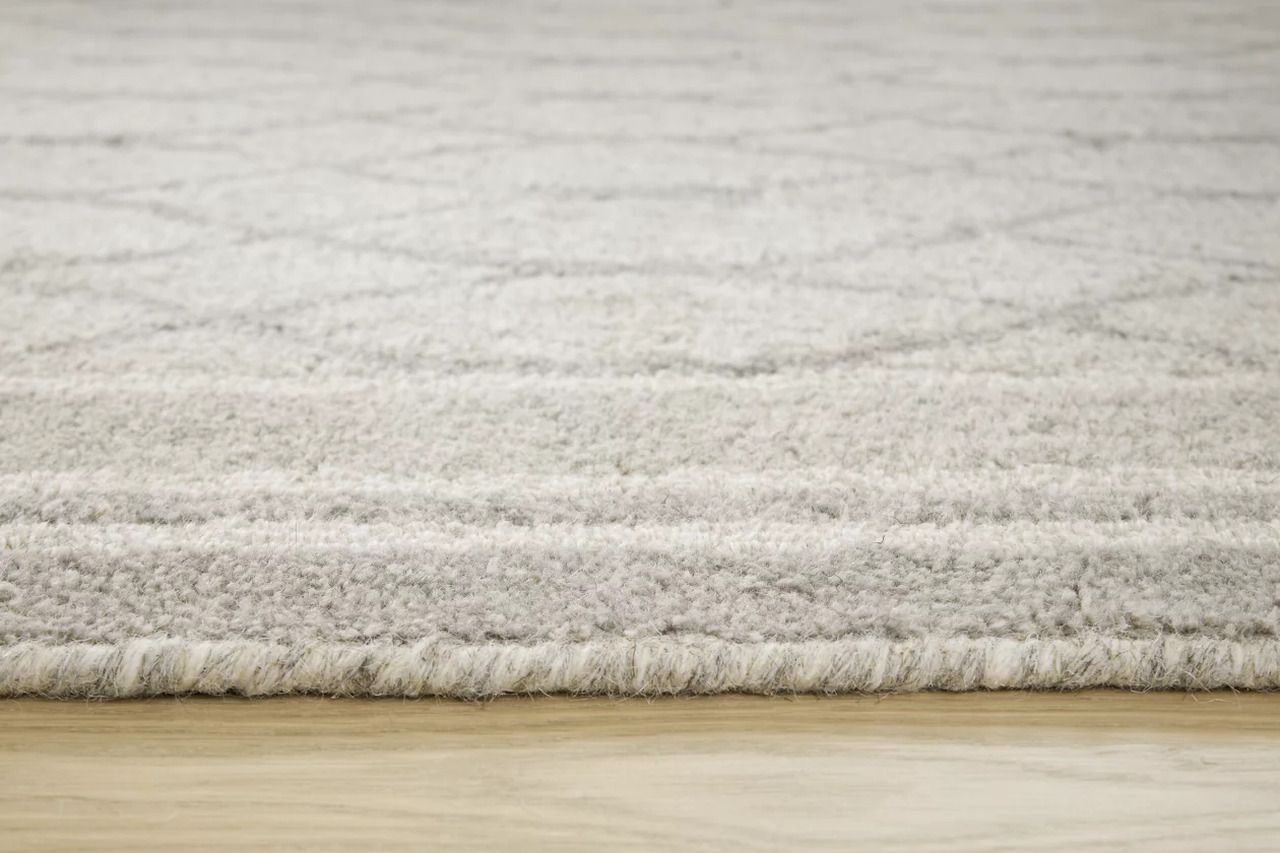 Wimney Large Rug In Gray R407281