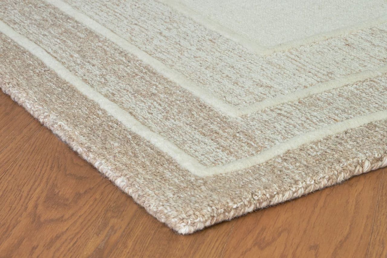Teelgan Extra Large Rug In Ivory and Tan R407310