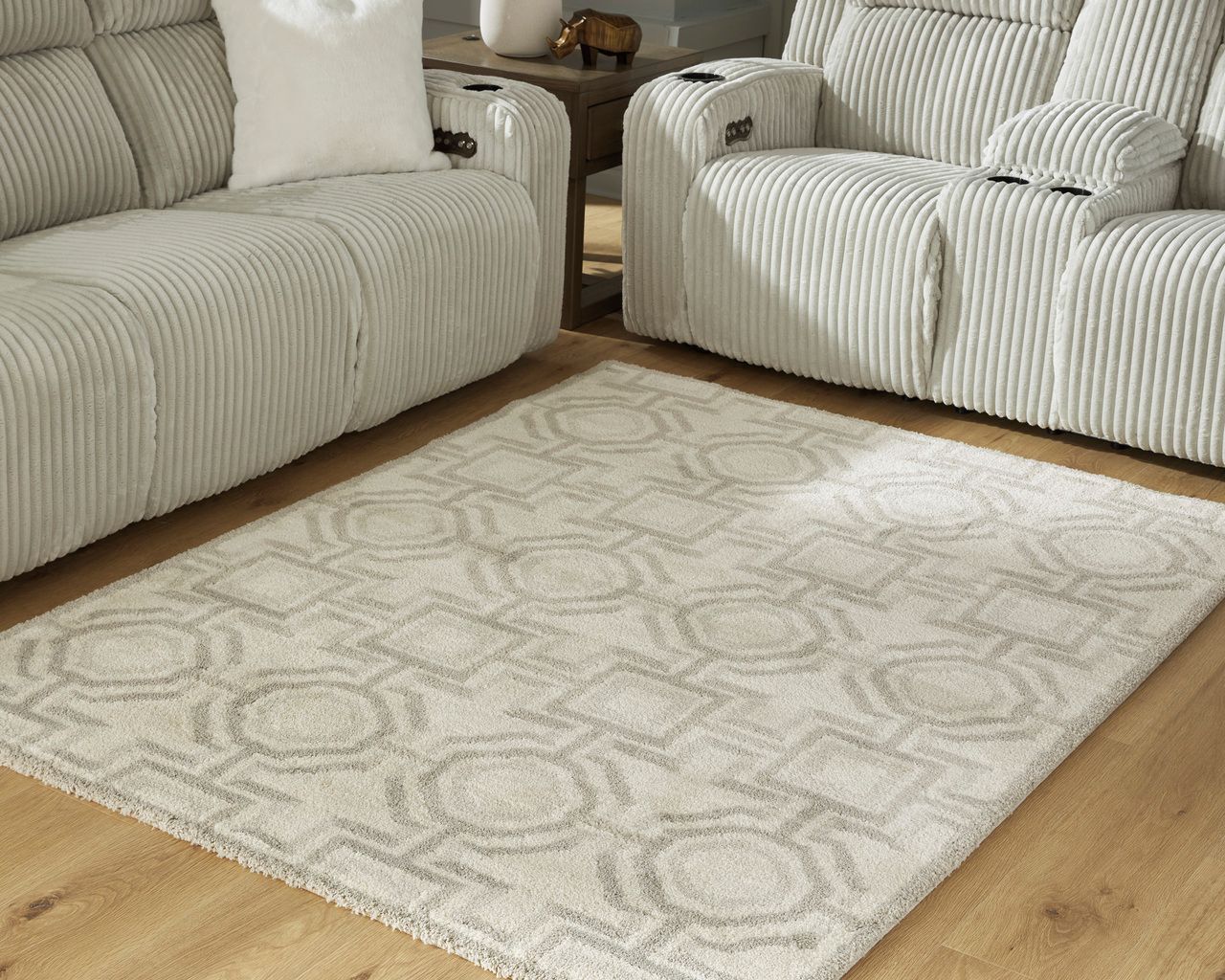 Maconville Medium Rug In Gray and Ivory R407322