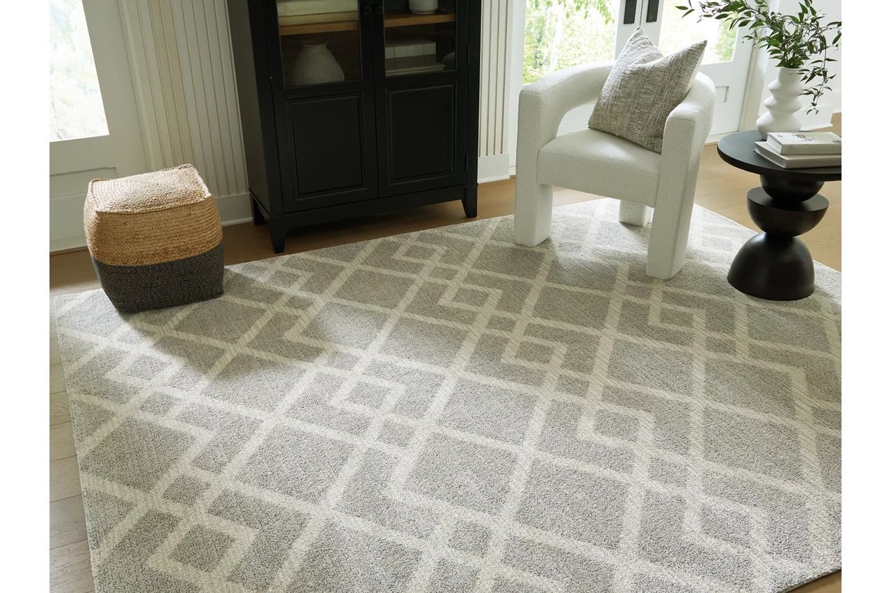Unawick Large Rug In Gray and Ivory R407331