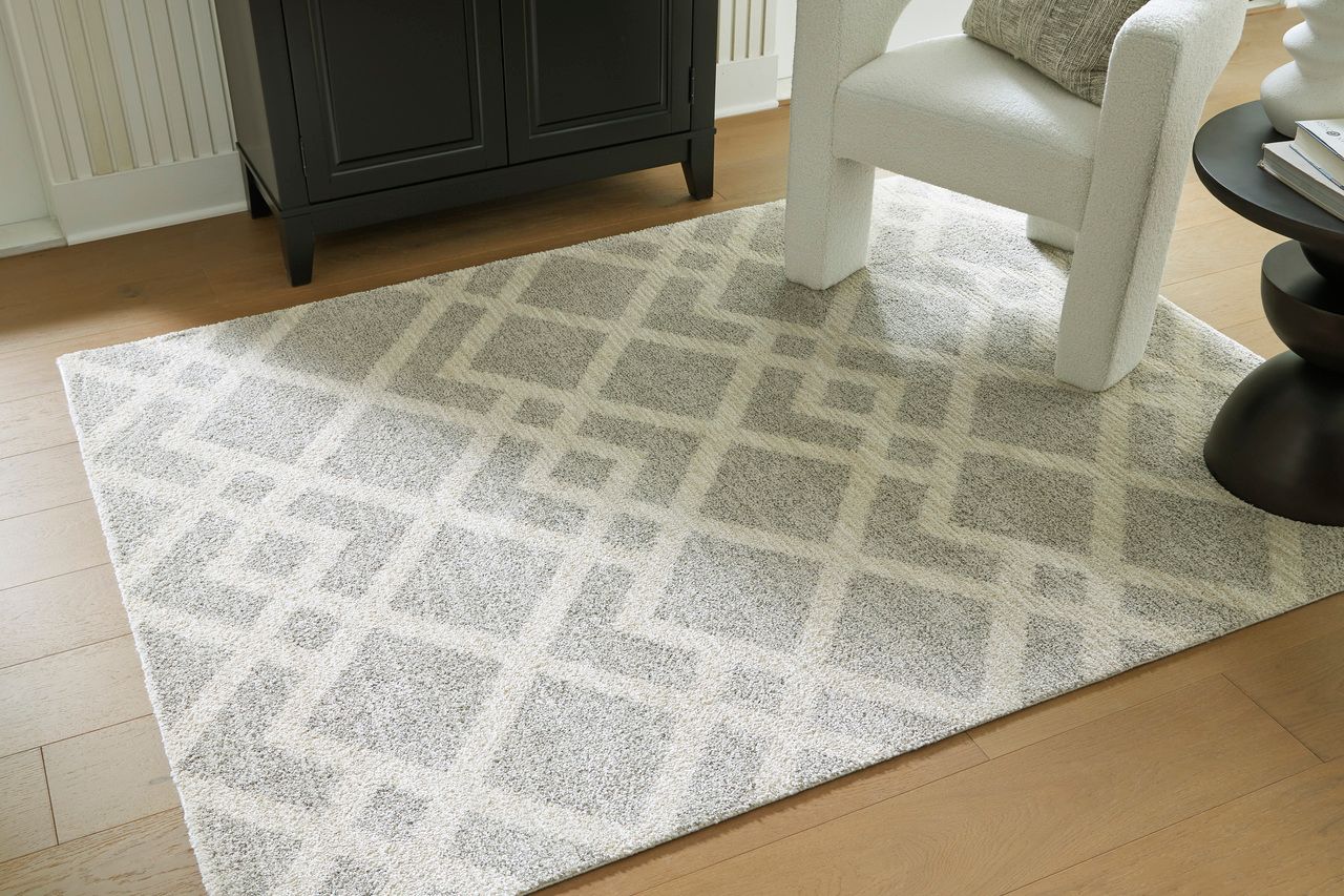 Unawick Medium Rug In Gray and Ivory R407332