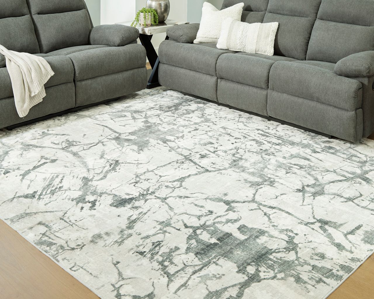 Tobinbury Washable Large Rug In Gray R407421