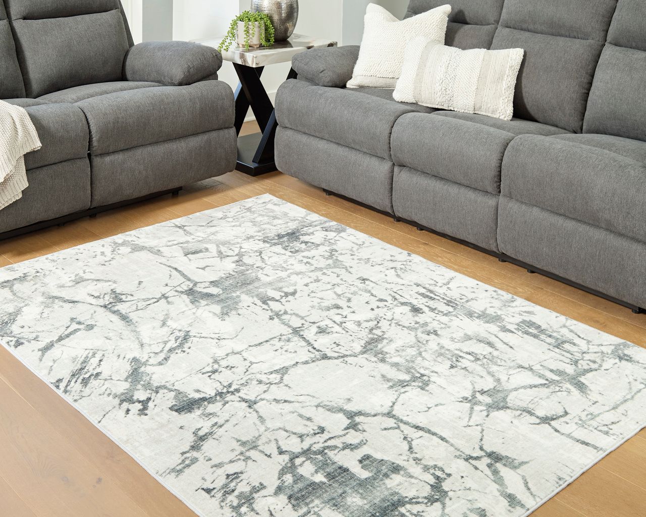 Tobinbury Washable Medium Rug In Gray R407422