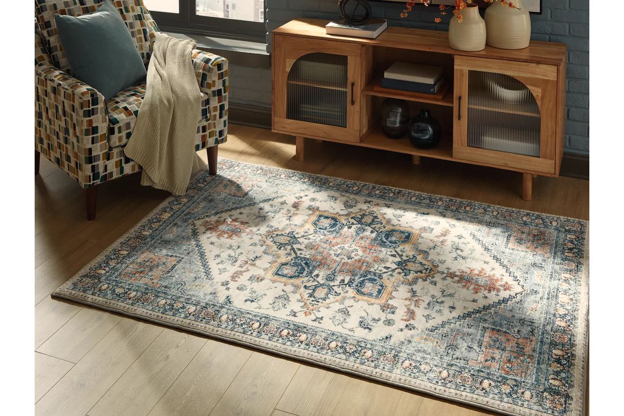 Wallney 5' x 7' Area Rug In Multi R407492