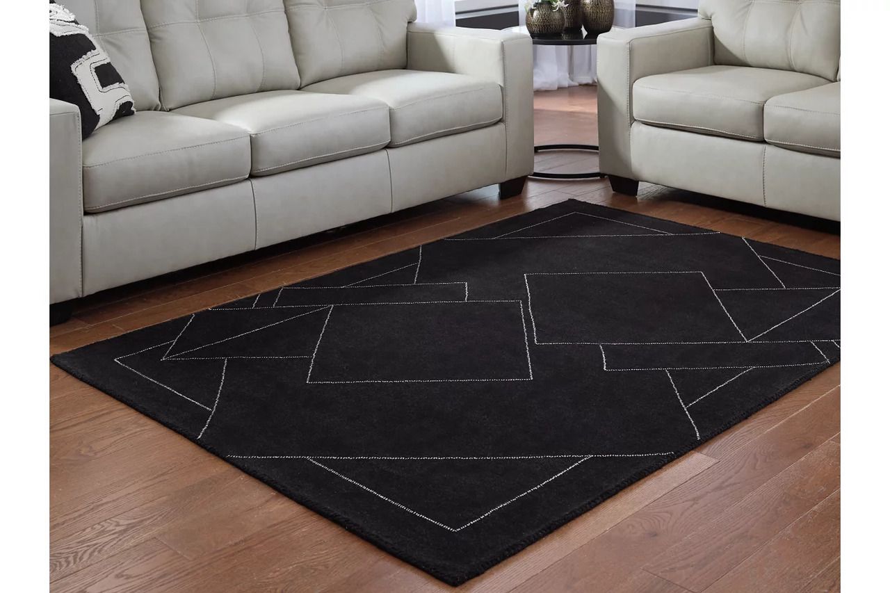 Marav 5' x 7' Area Rug In Black and White R407532
