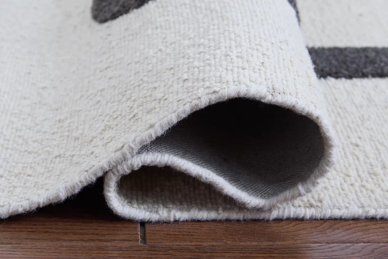 Davismour 5' x 7' Area Rug In Ivory/Taupe/Charcoal R407562