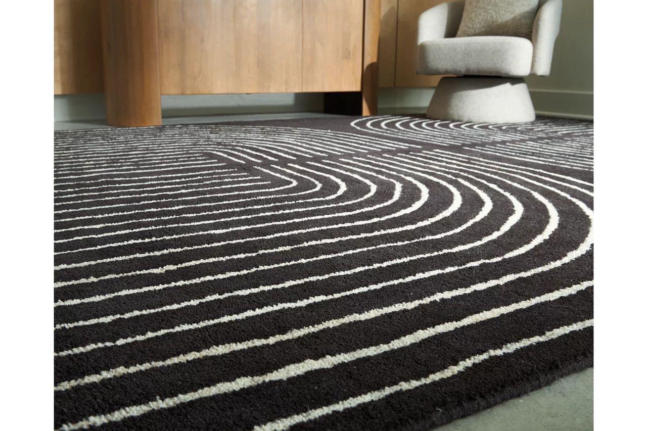 Eldonmore 7'8" x 10' Area Rug In Black and Ivory R407571