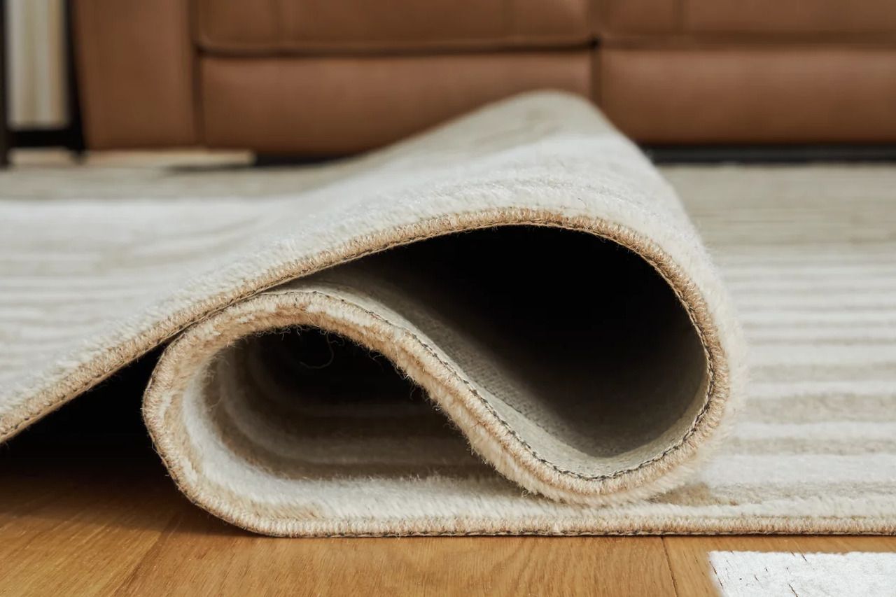 Corrbell 5' x 7' Area Rug In Beige and White R407632